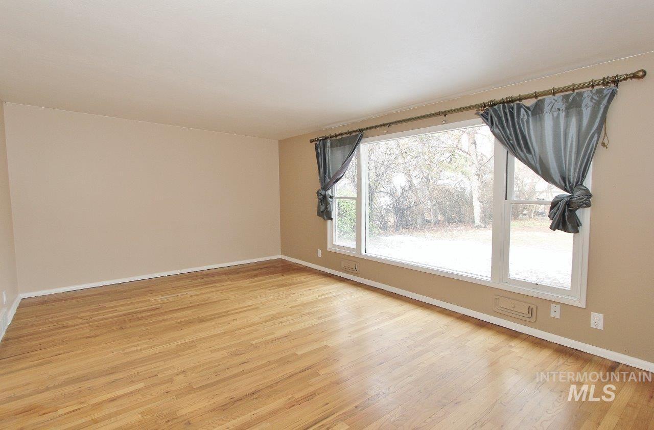 5924 W Overland Rd Property Photo 5