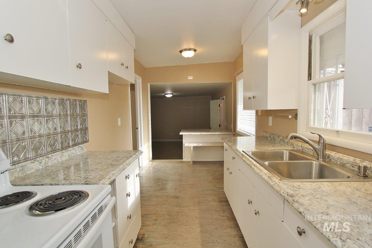 5924 W Overland Rd Property Photo 11