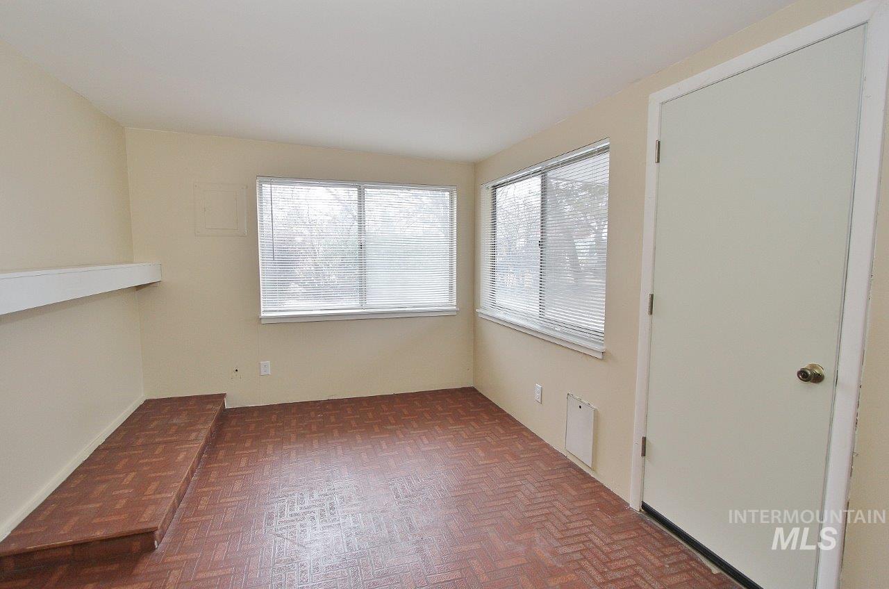 5924 W Overland Rd Property Photo 12