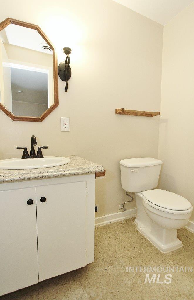 5924 W Overland Rd Property Photo 15