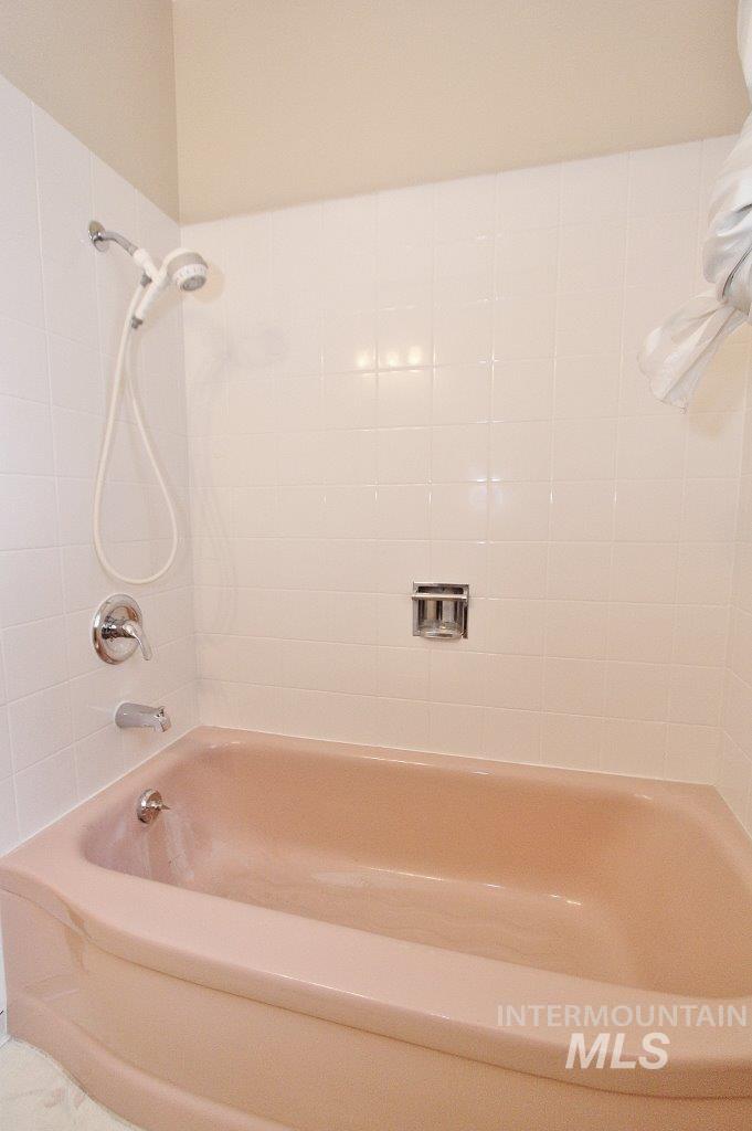 5924 W Overland Rd Property Photo 17