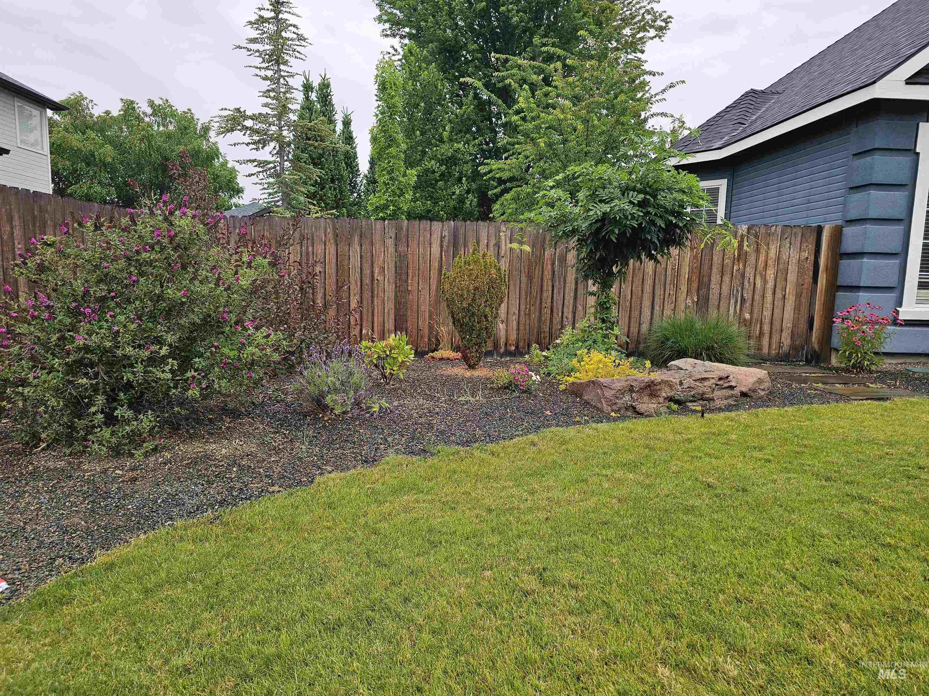 11746 W Daniel Dr Property Photo 3