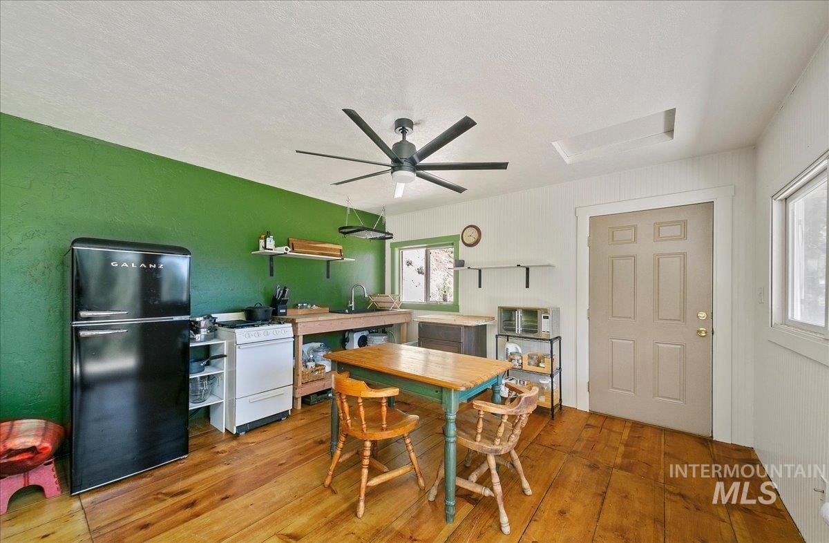 221 Tollgate Road Property Photo 5