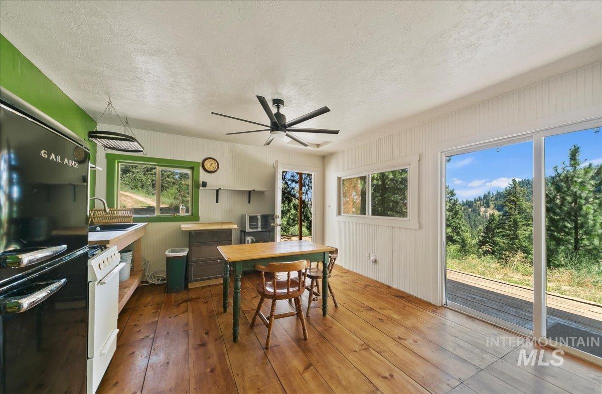 221 Tollgate Road Property Photo 6