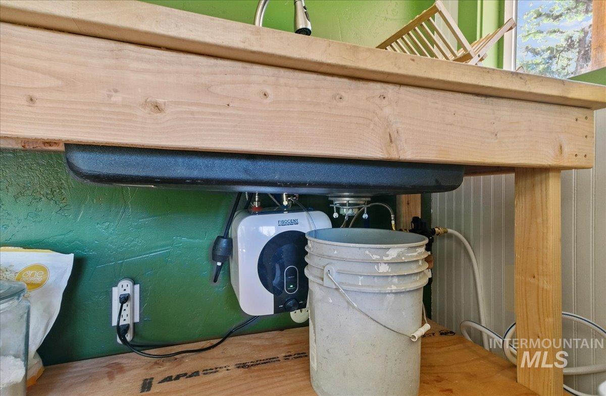 221 Tollgate Road Property Photo 8