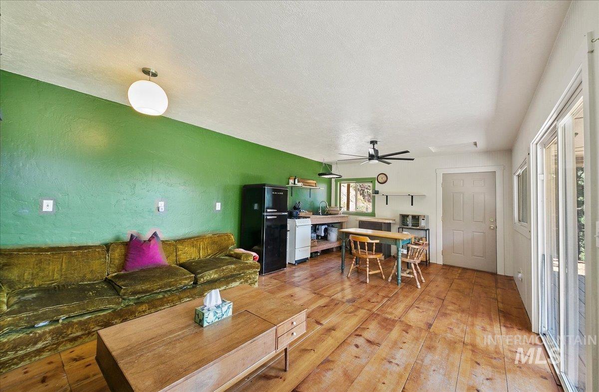 221 Tollgate Road Property Photo 11