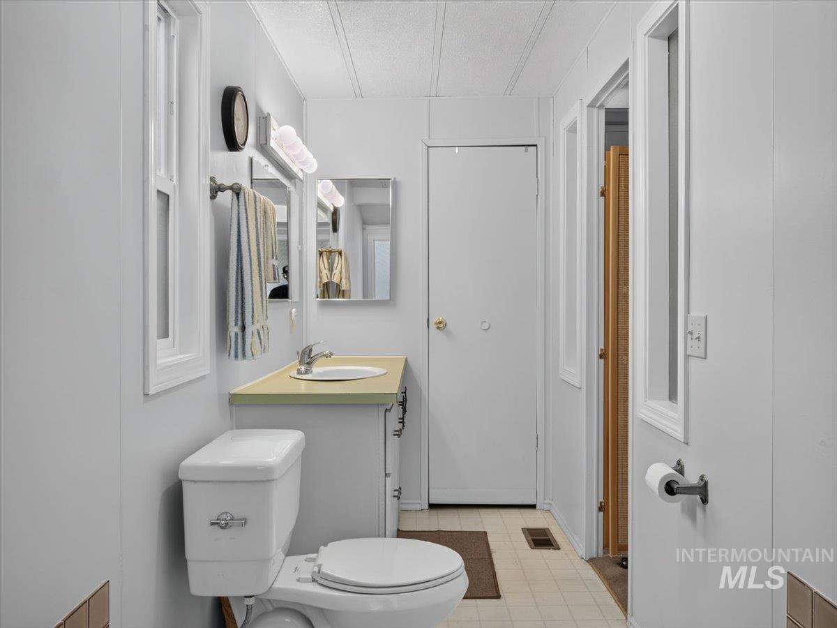 5725 Confederate Ln Property Photo 28