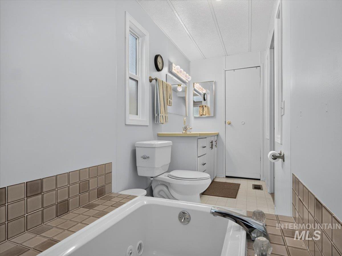 5725 Confederate Ln Property Photo 29
