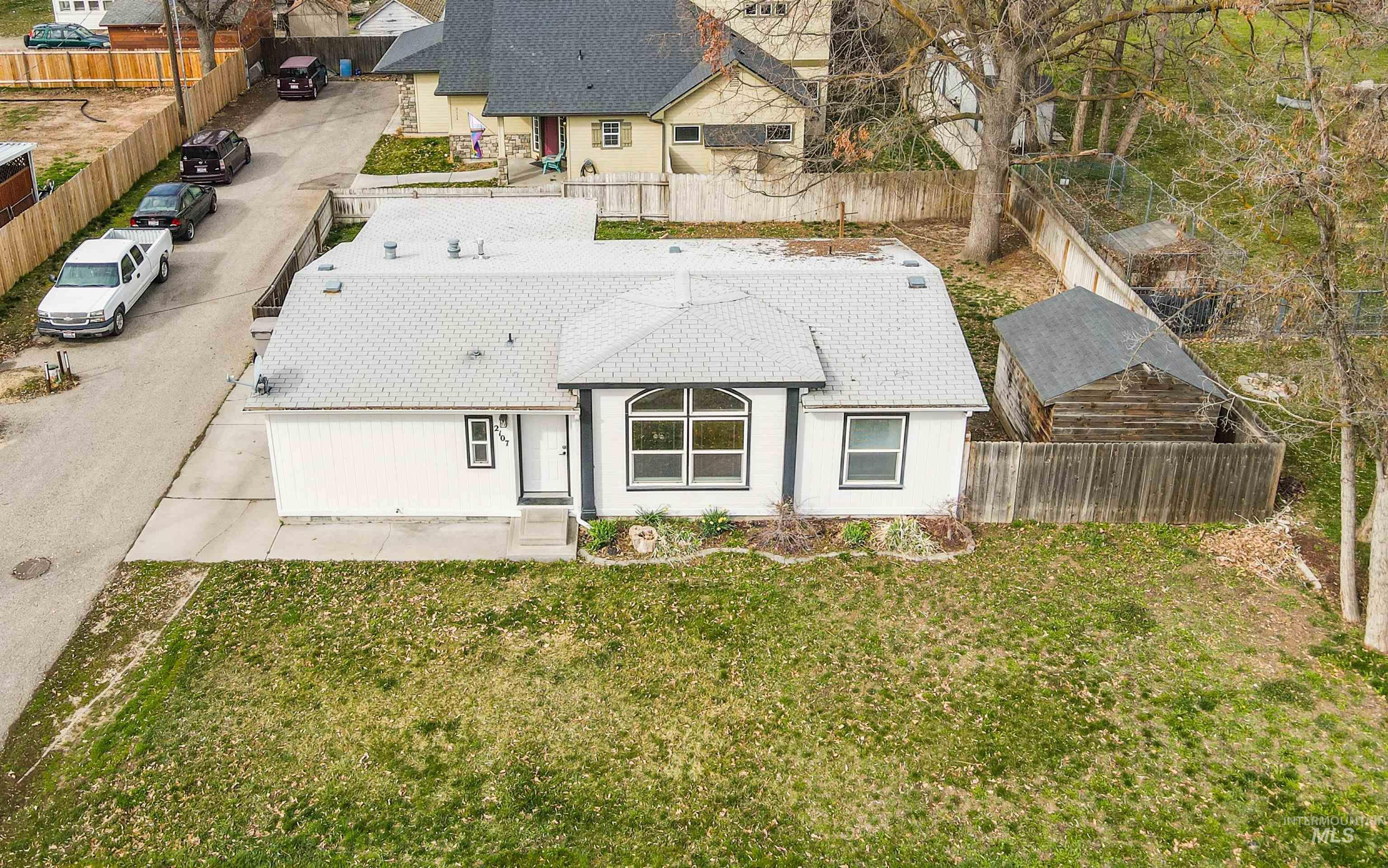 2107 S Phillippi Street Property Photo 2