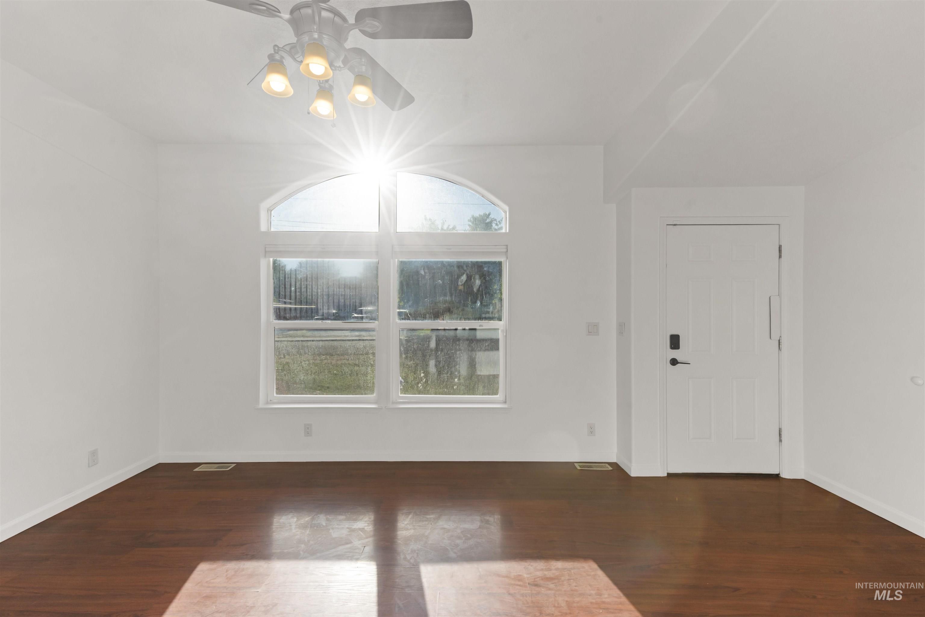 2107 S Phillippi Street Property Photo 3
