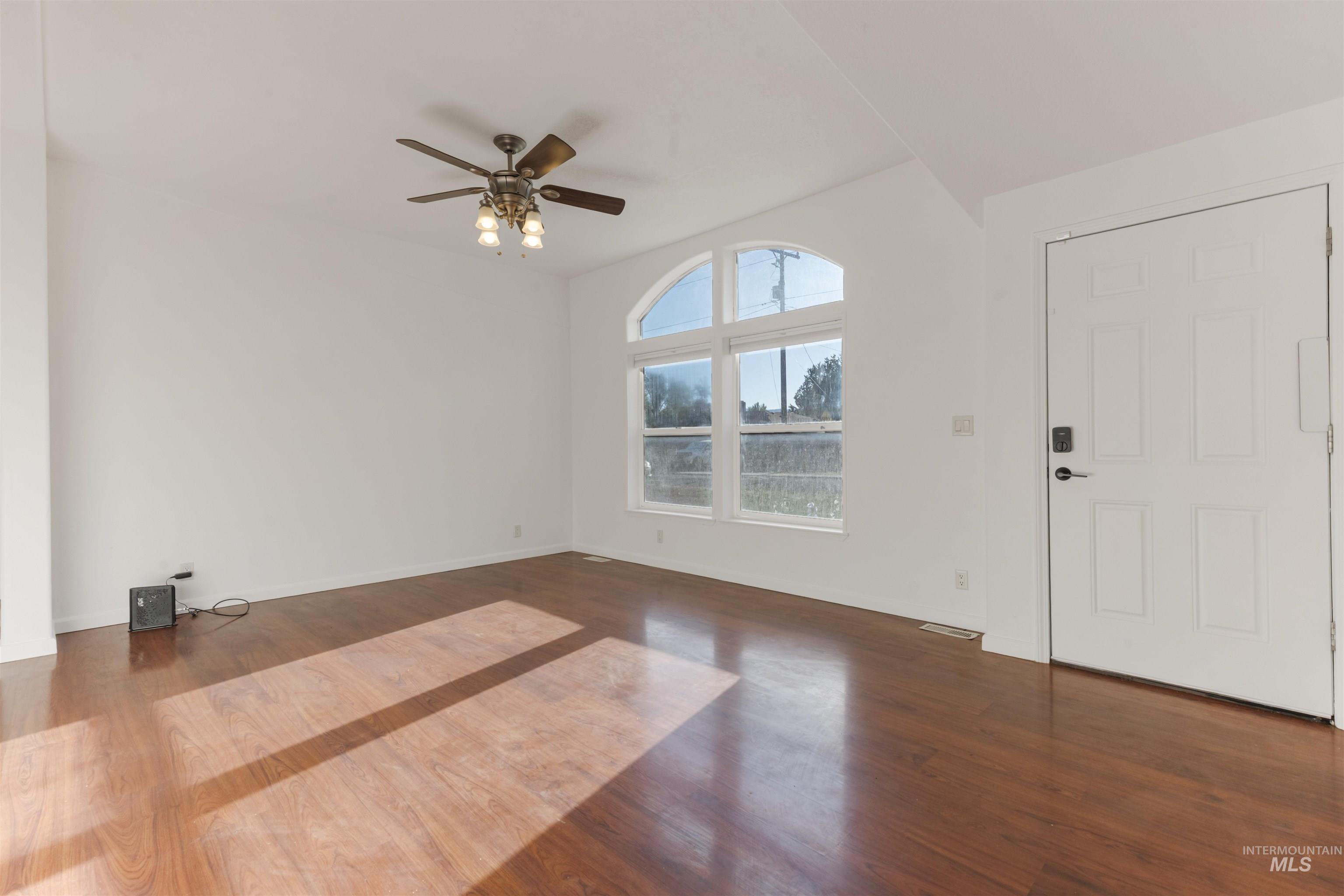 2107 S Phillippi Street Property Photo 4