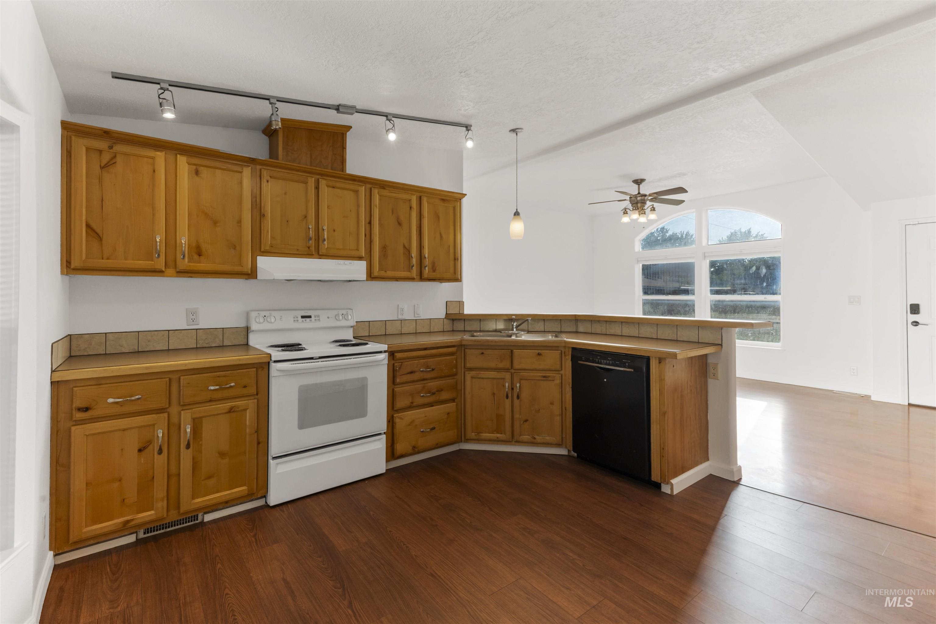 2107 S Phillippi Street Property Photo 11