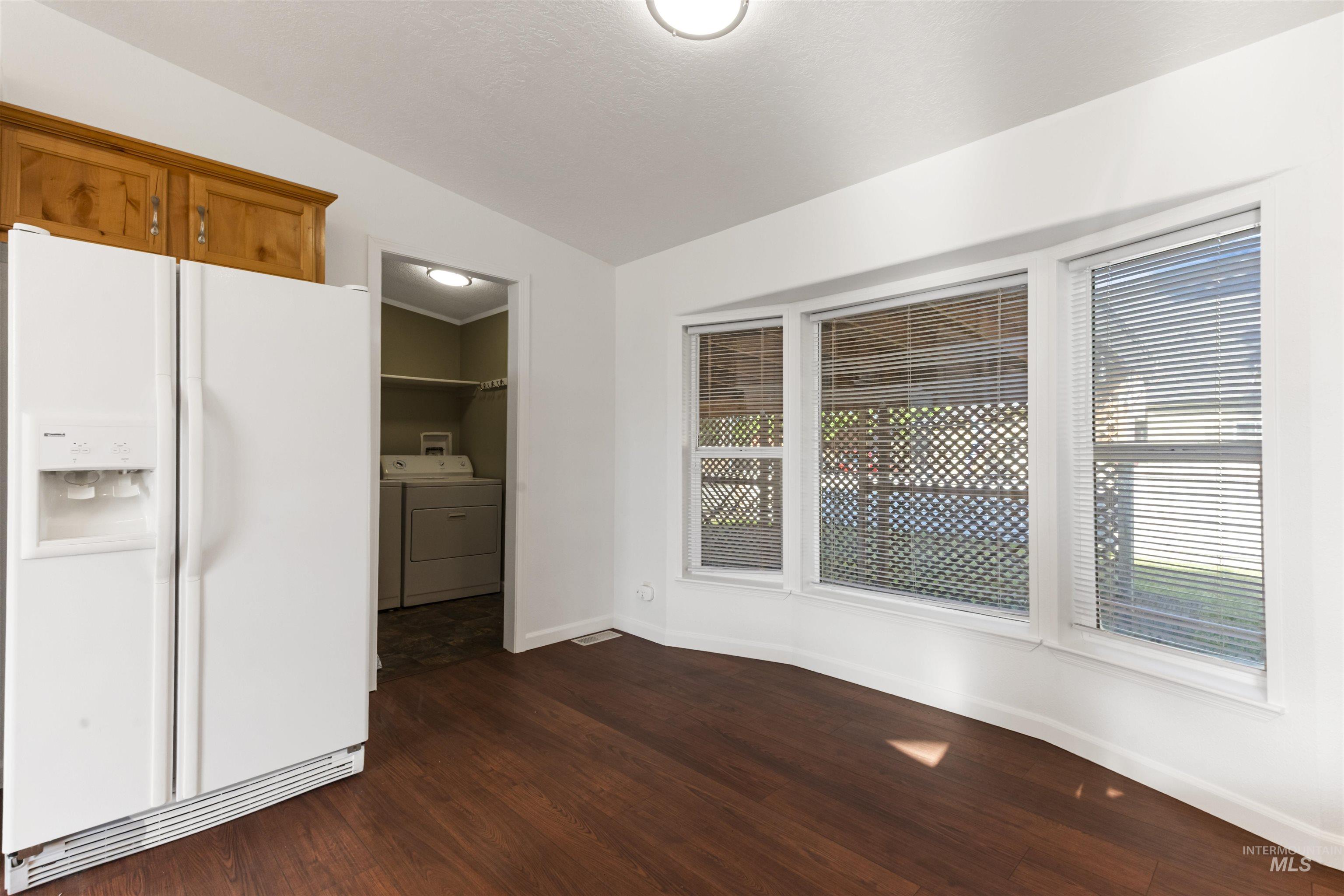 2107 S Phillippi Street Property Photo 12