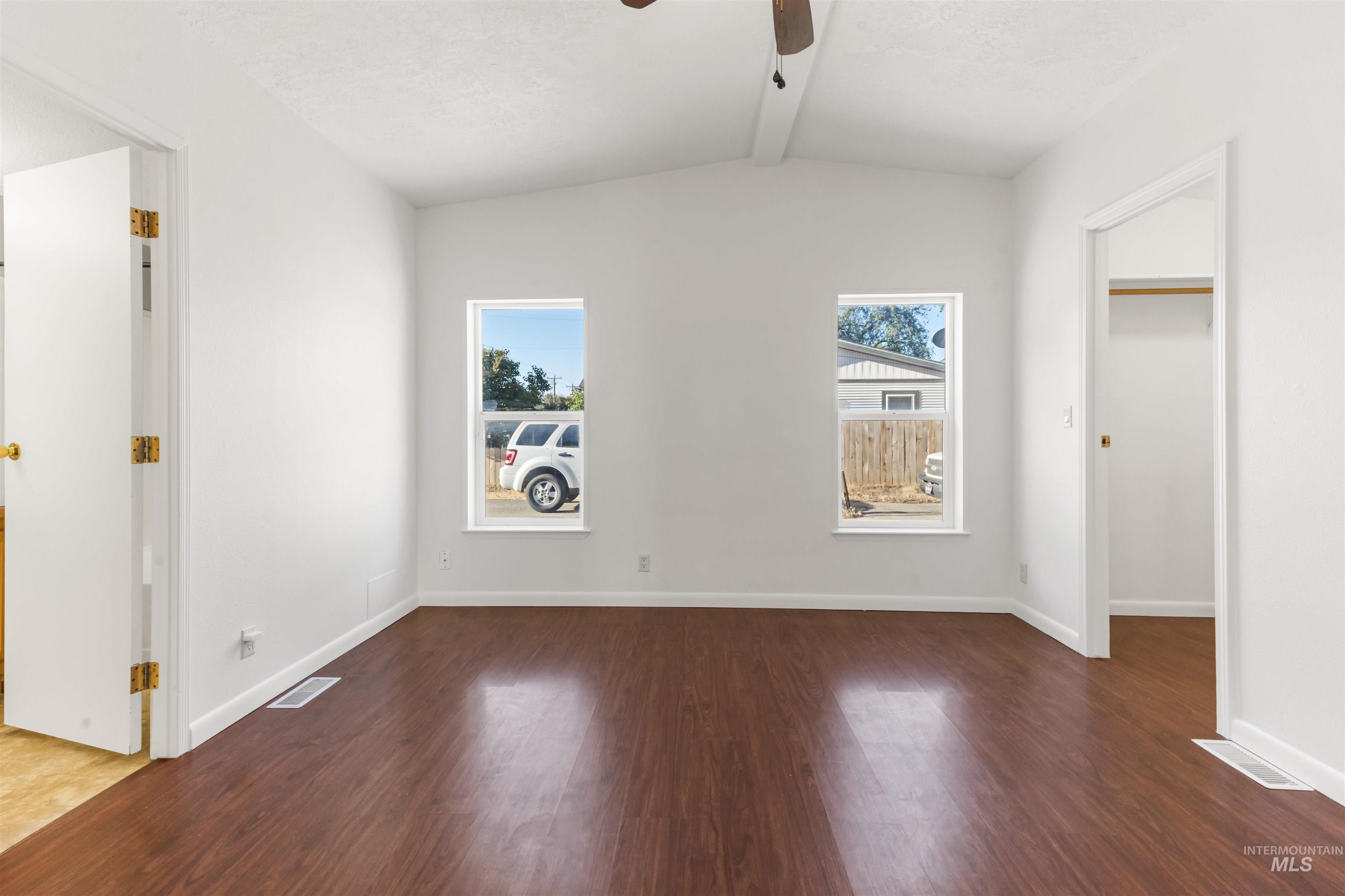 2107 S Phillippi Street Property Photo 14