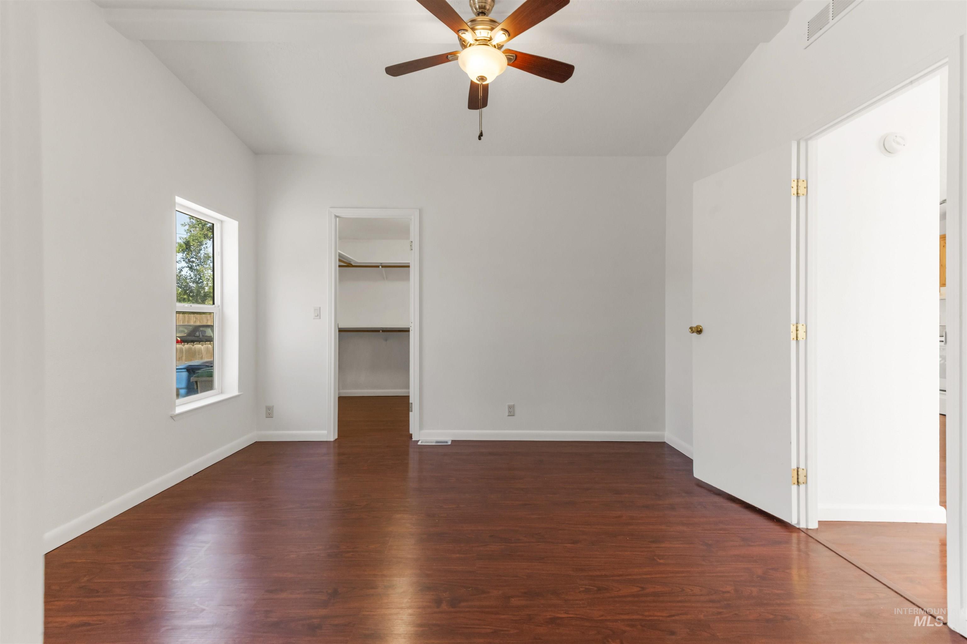 2107 S Phillippi Street Property Photo 16