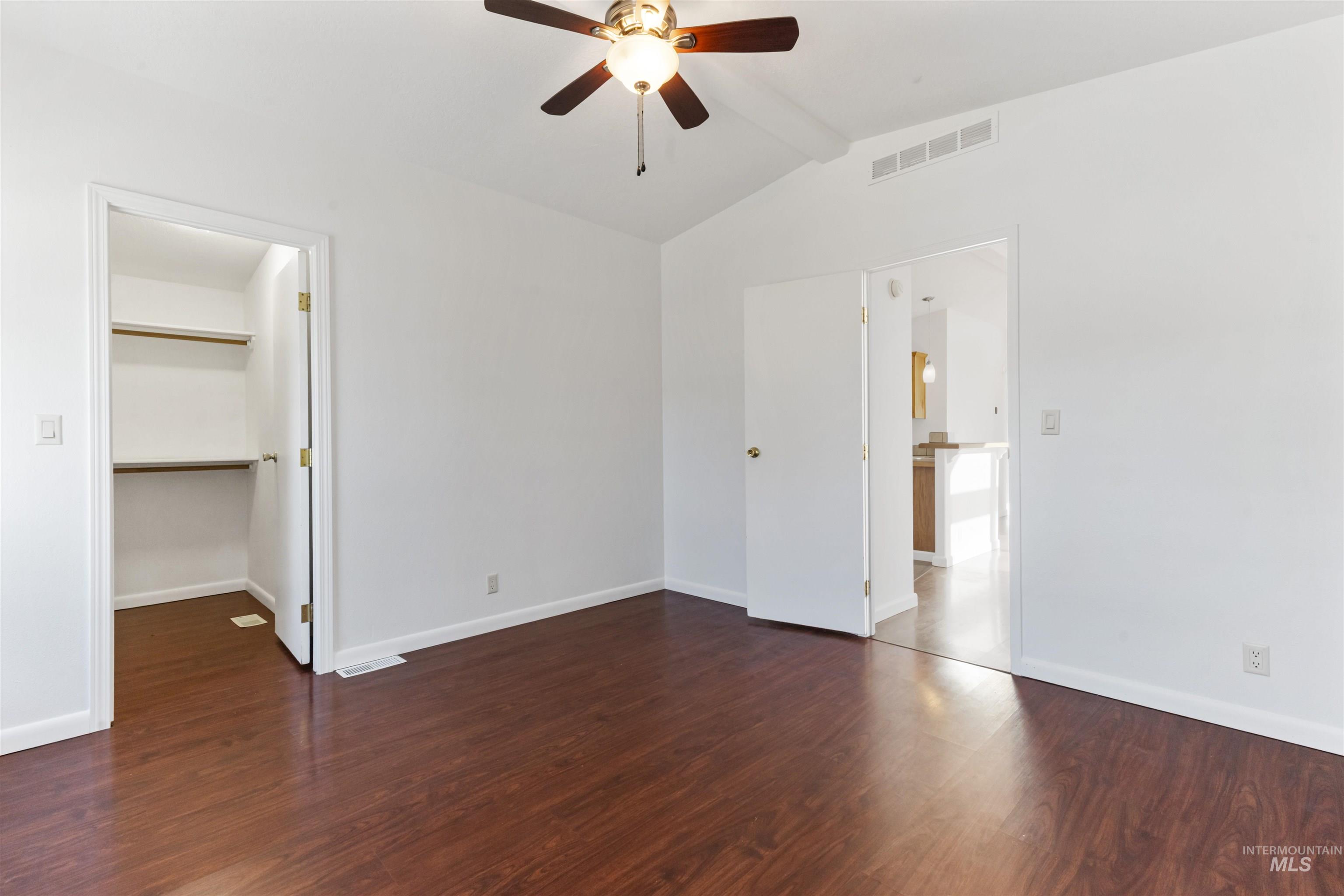 2107 S Phillippi Street Property Photo 17