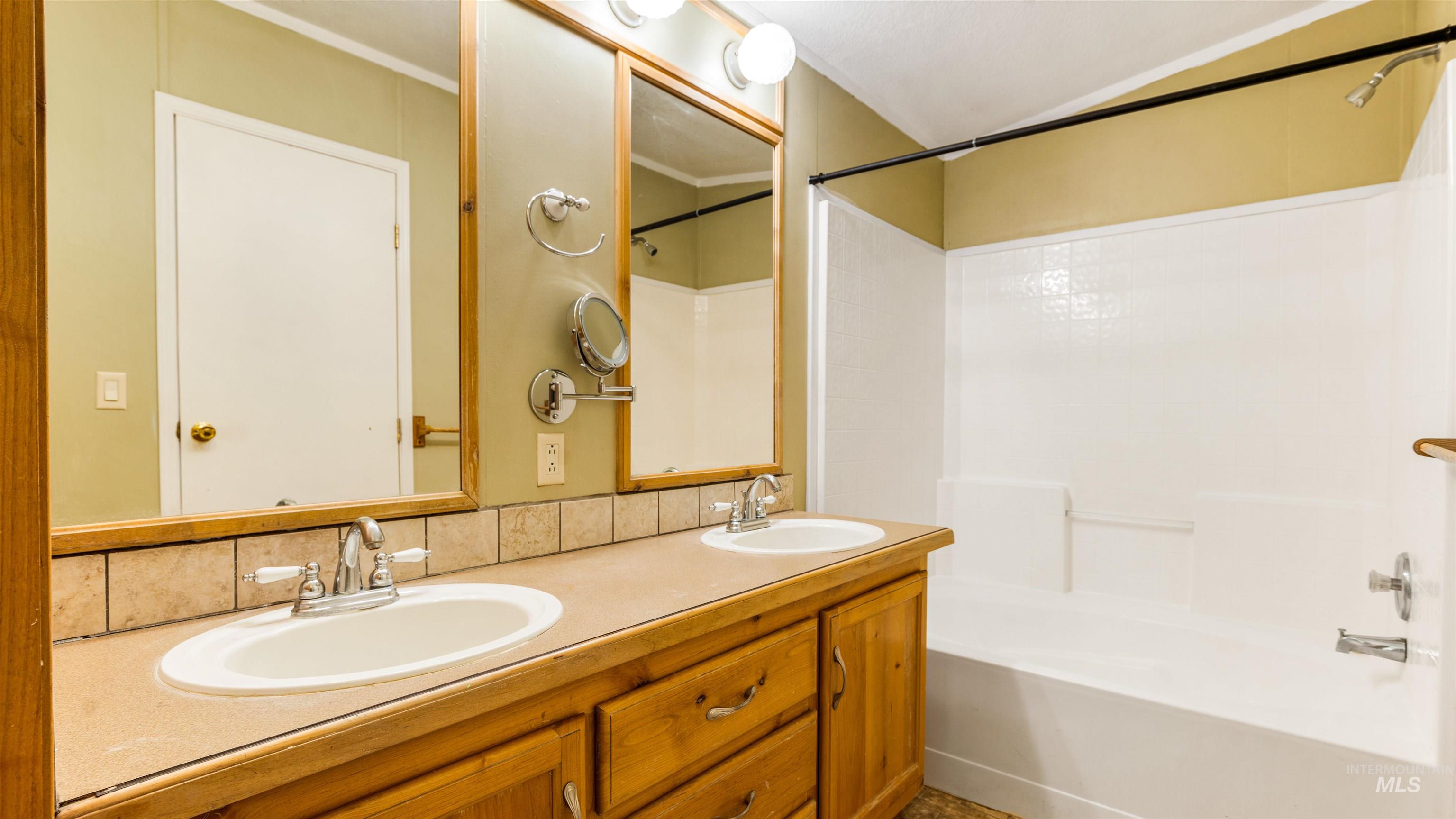 2107 S Phillippi Street Property Photo 18