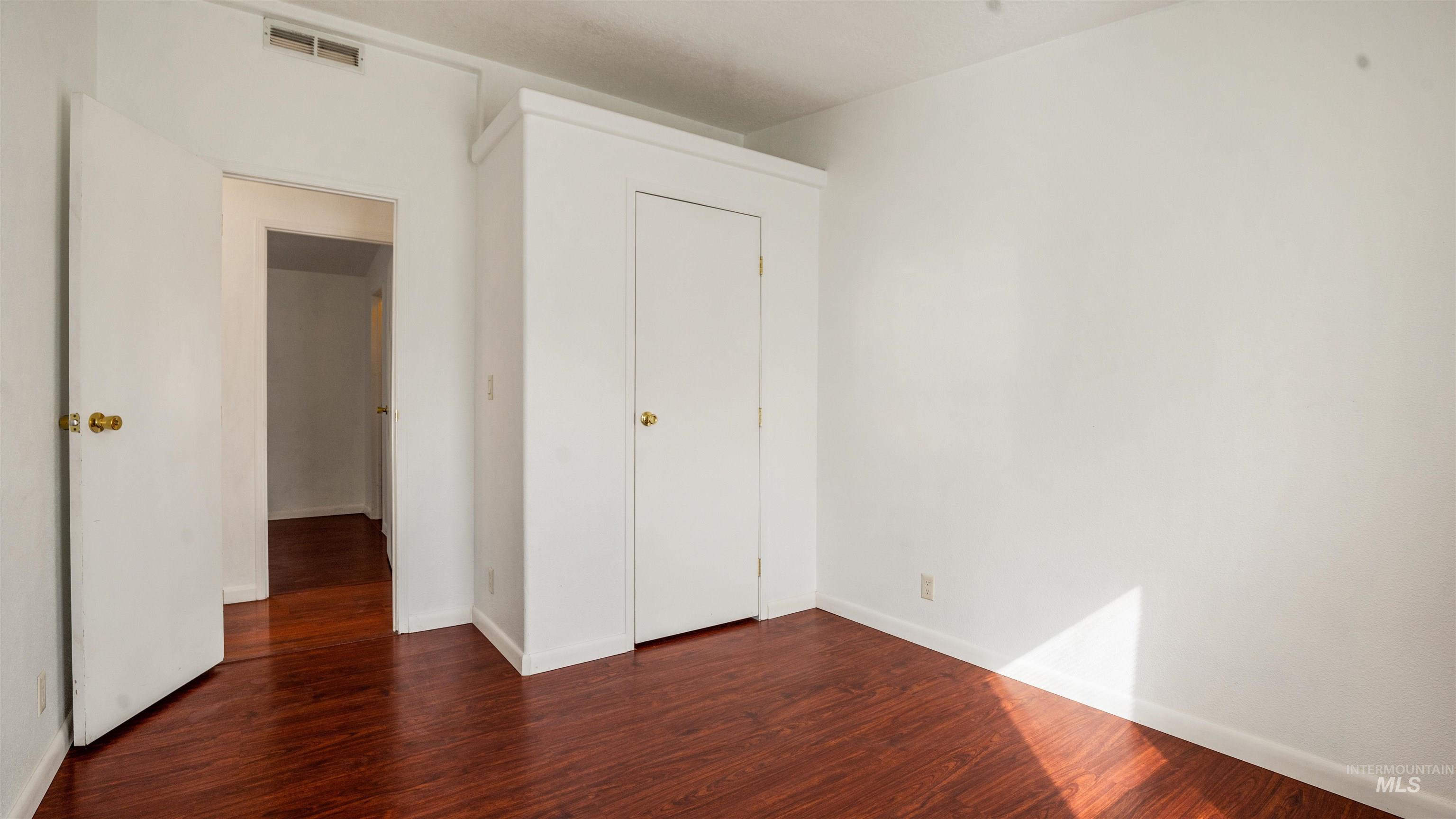 2107 S Phillippi Street Property Photo 22