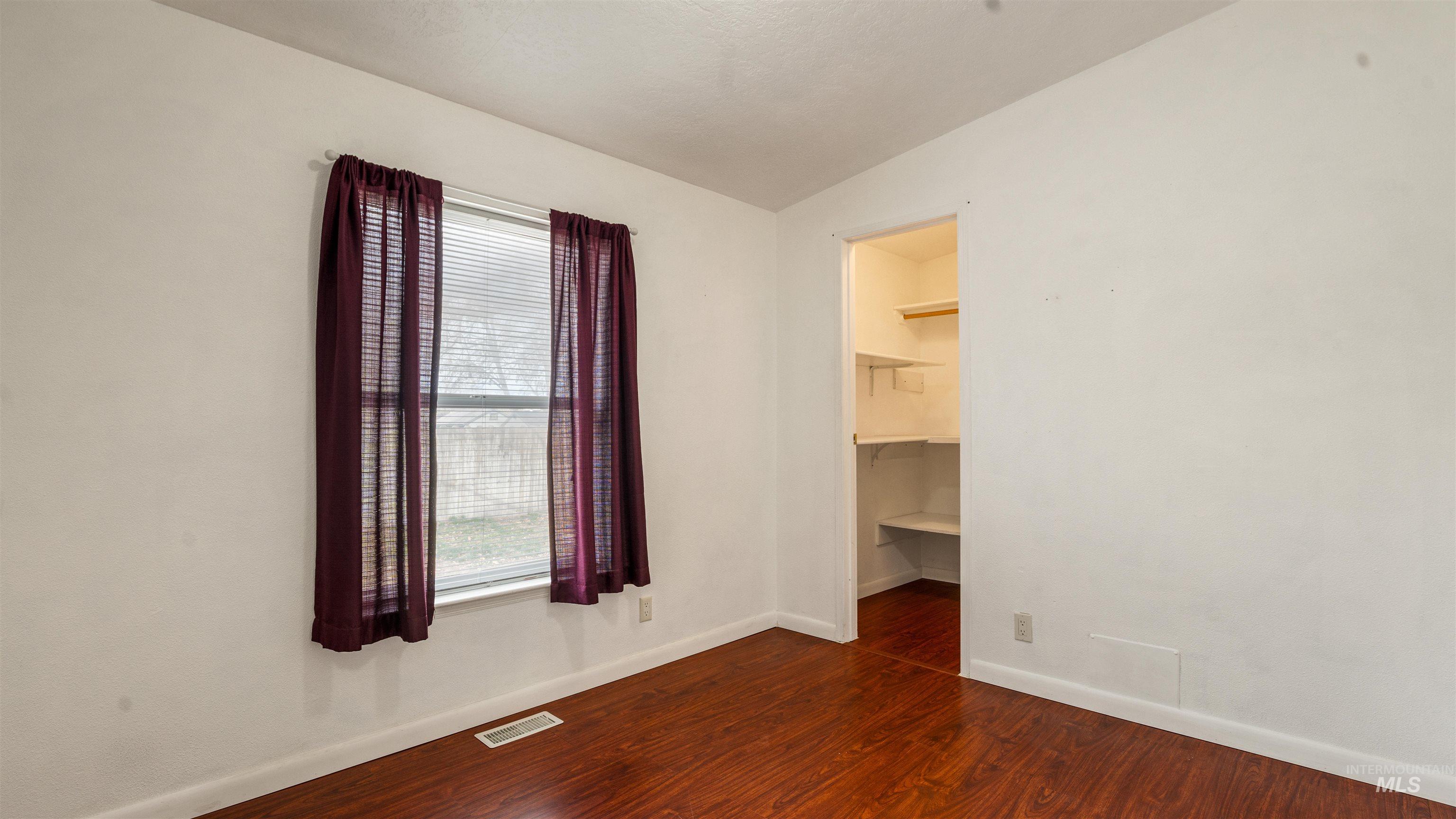 2107 S Phillippi Street Property Photo 23