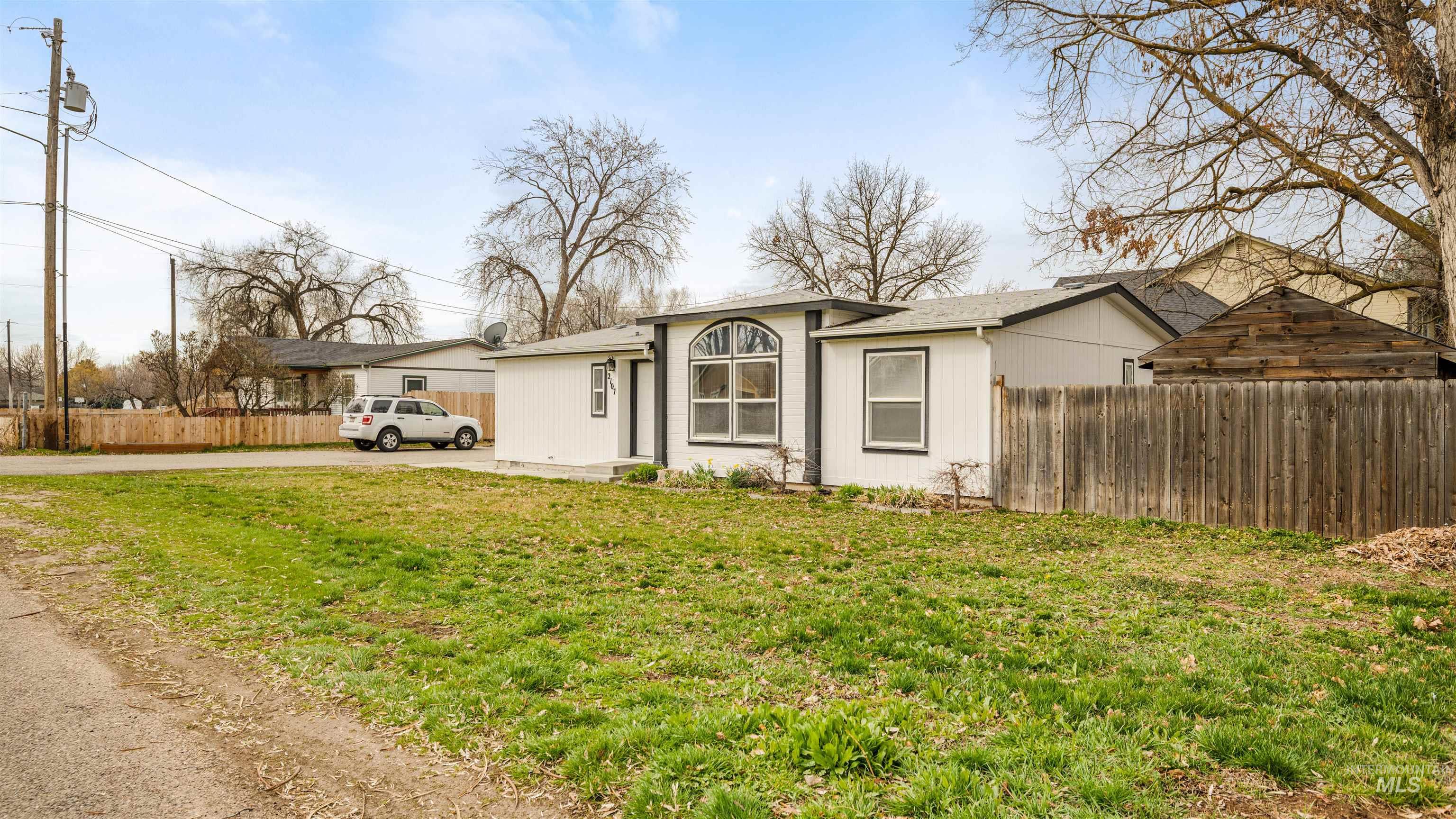 2107 S Phillippi Street Property Photo 27