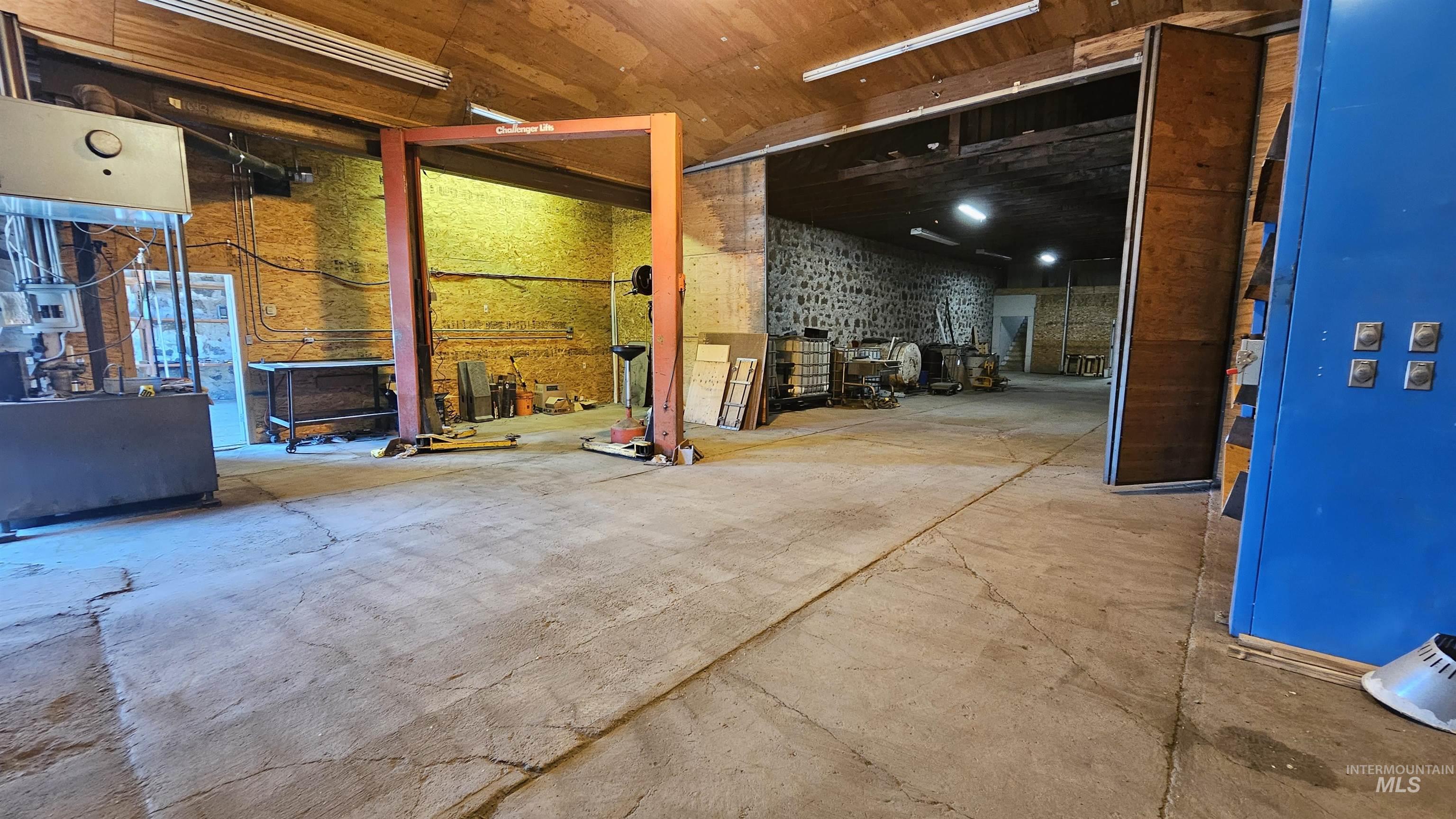 309 S Rail St W Property Photo 7