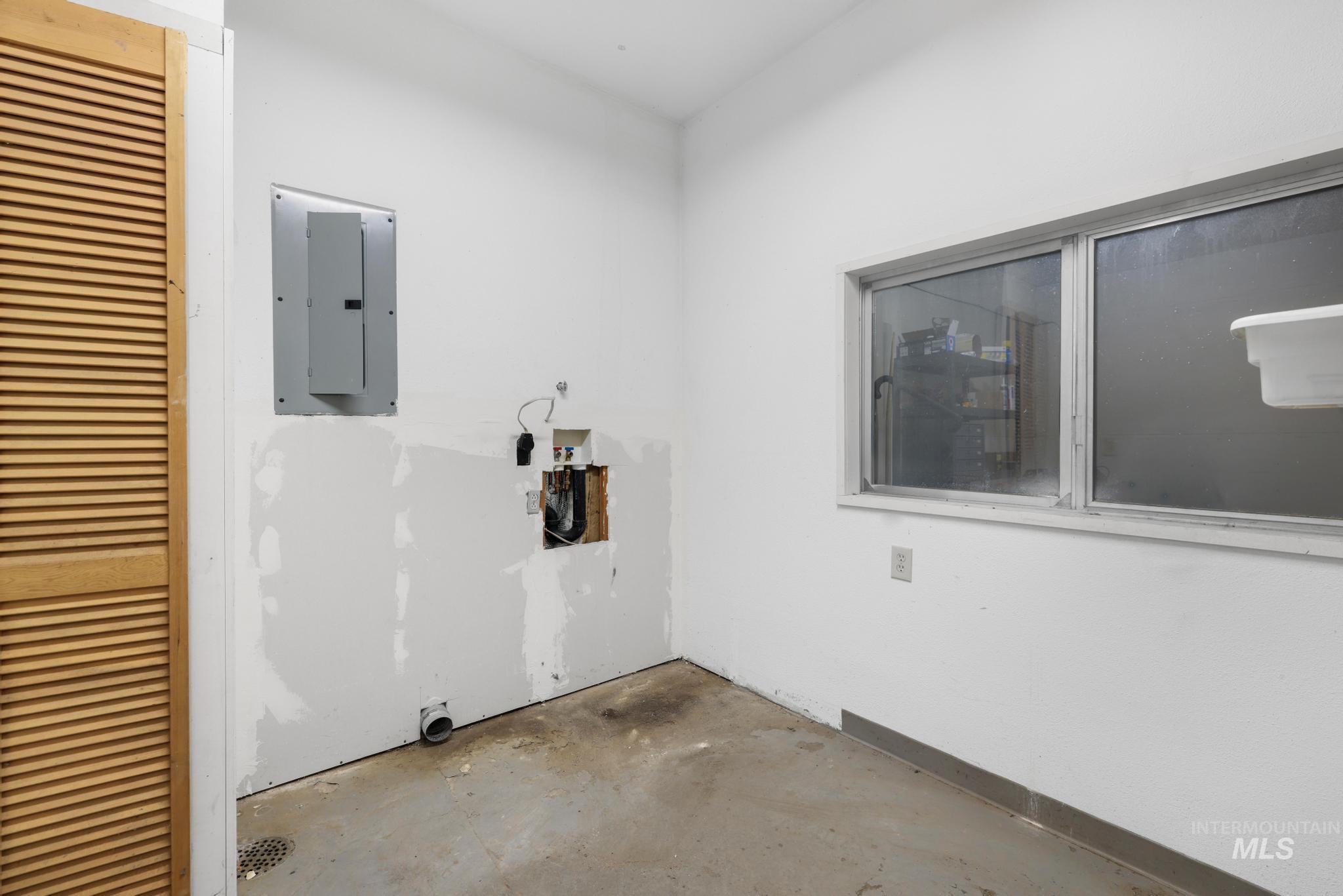 309 S Rail St W Property Photo 19
