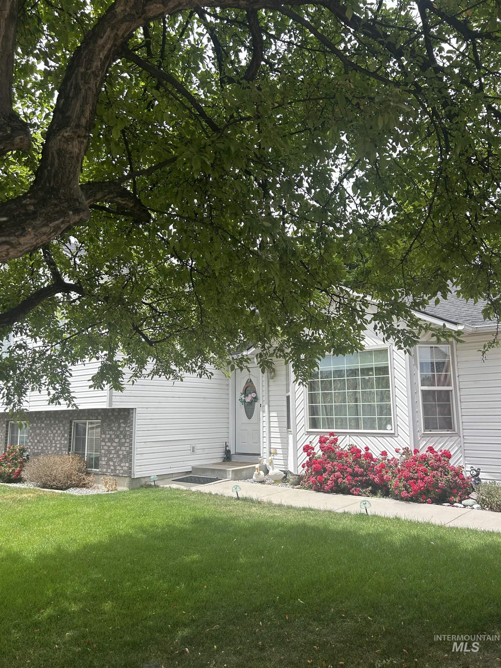 1444 E Doberman Property Photo 3