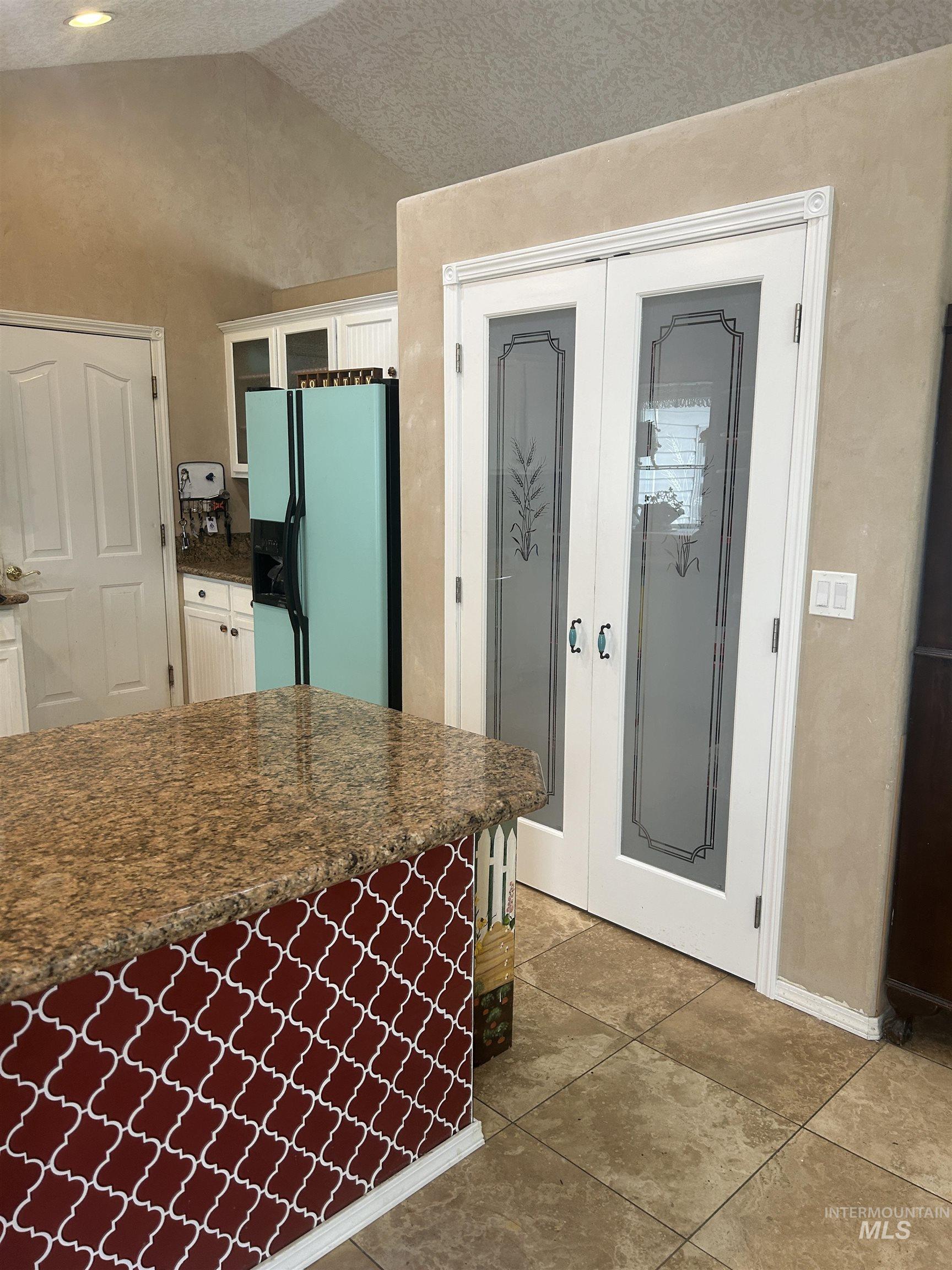 1444 E Doberman Property Photo 6