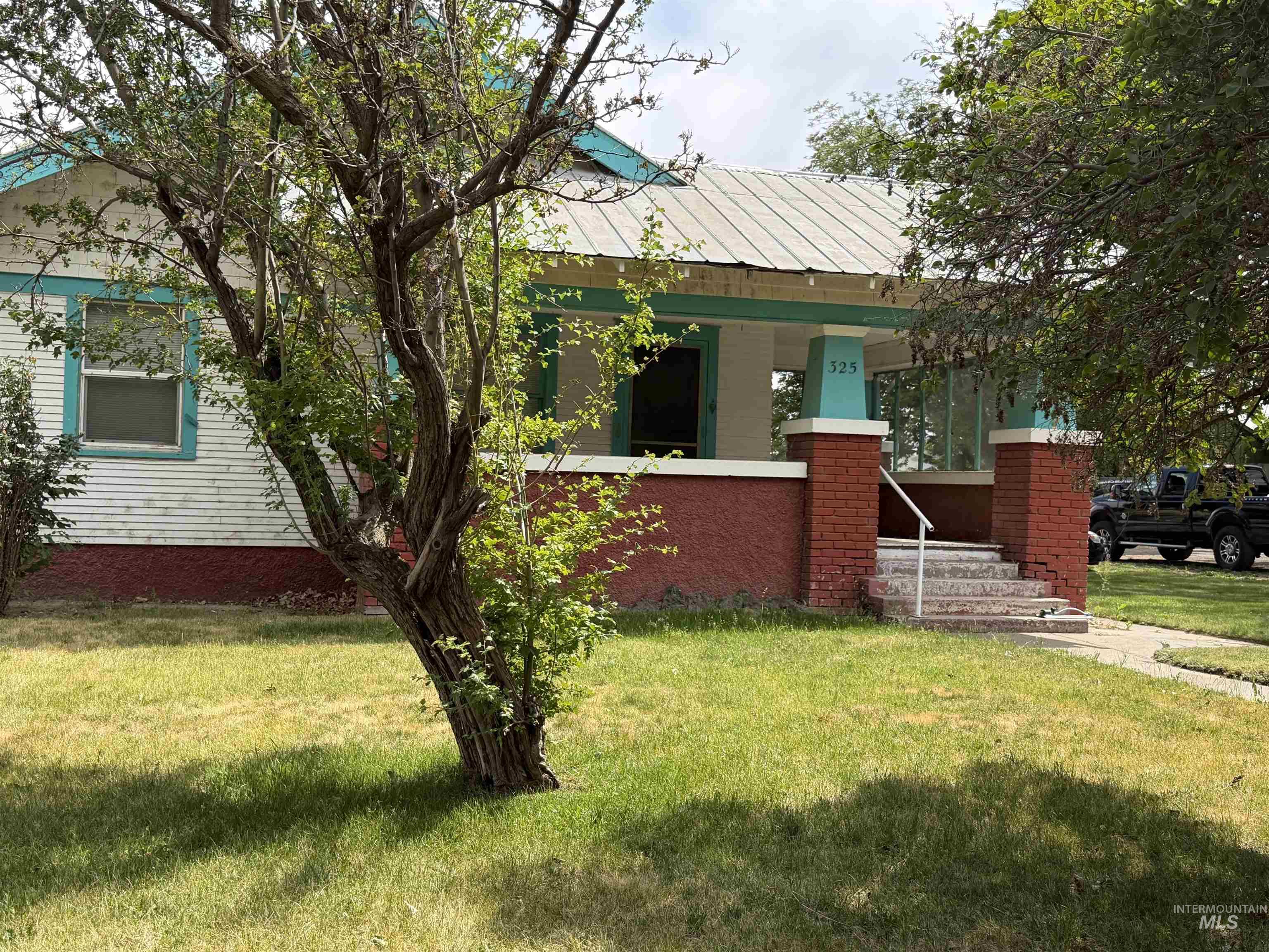 325 Orchard Ave Property Photo 3