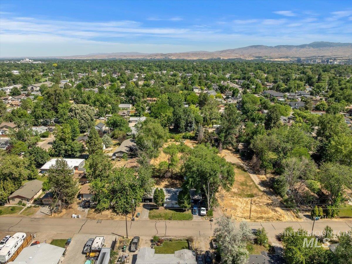 3902/3904 W Lemhi St Property Photo 4