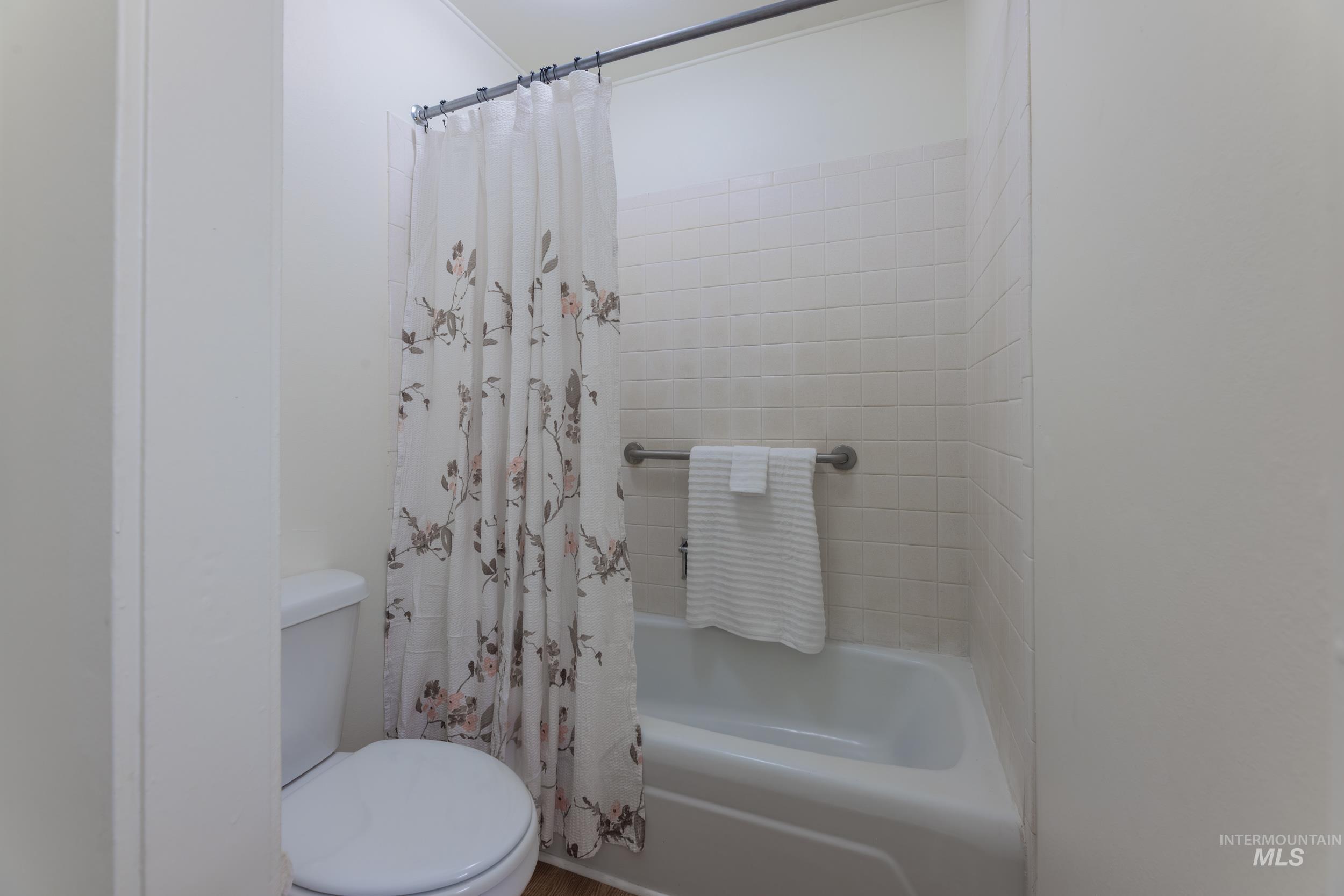 114 Arrow Property Photo 13