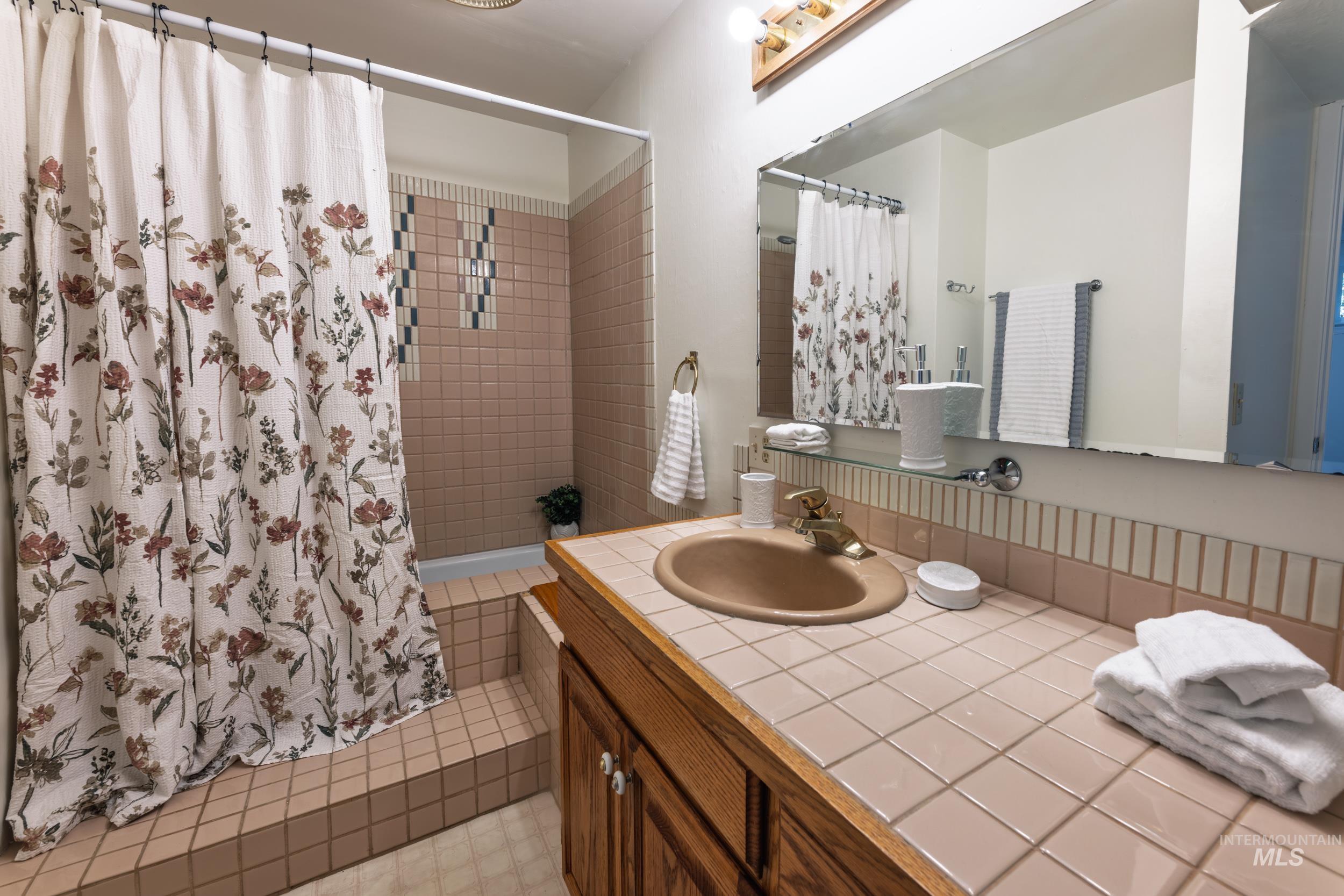 114 Arrow Property Photo 35