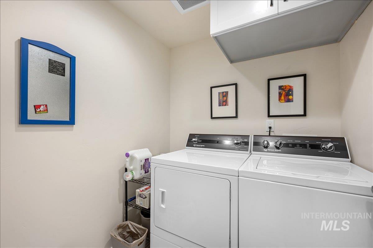 1001/1003 E. Franklin St. Property Photo 48