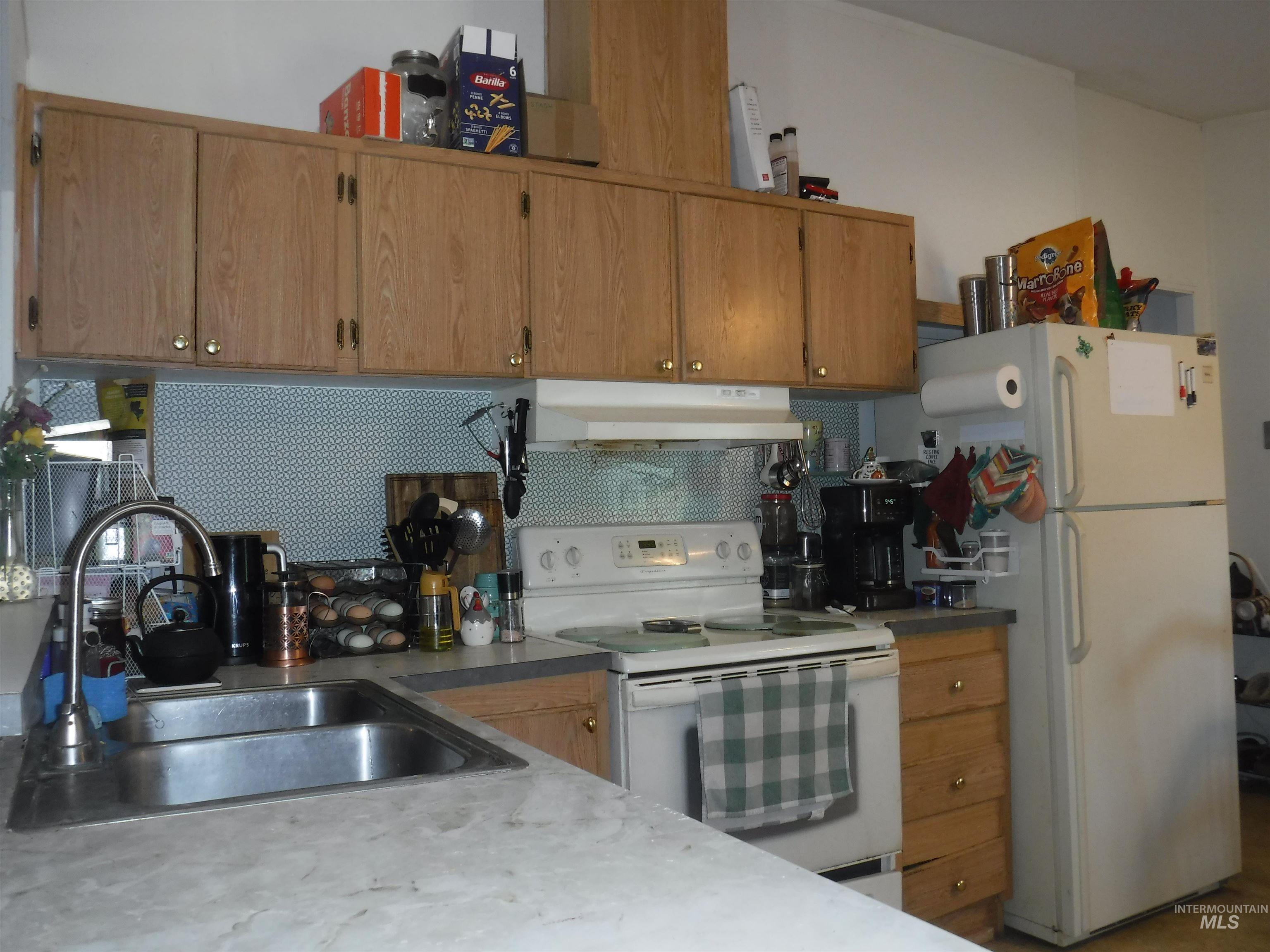435 3rd Ave W Property Photo 11
