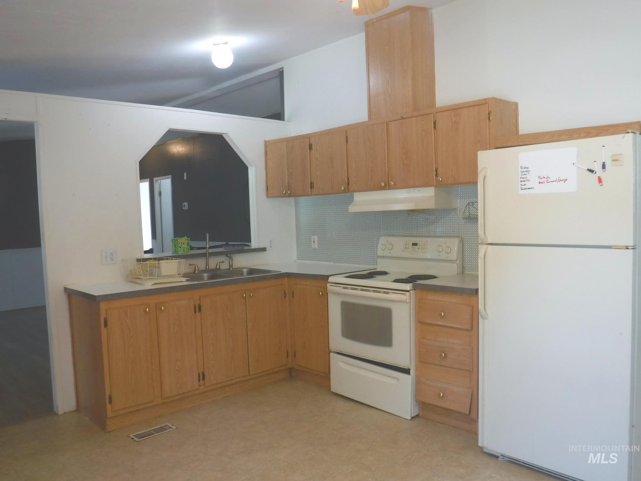435 3rd Ave W Property Photo 11