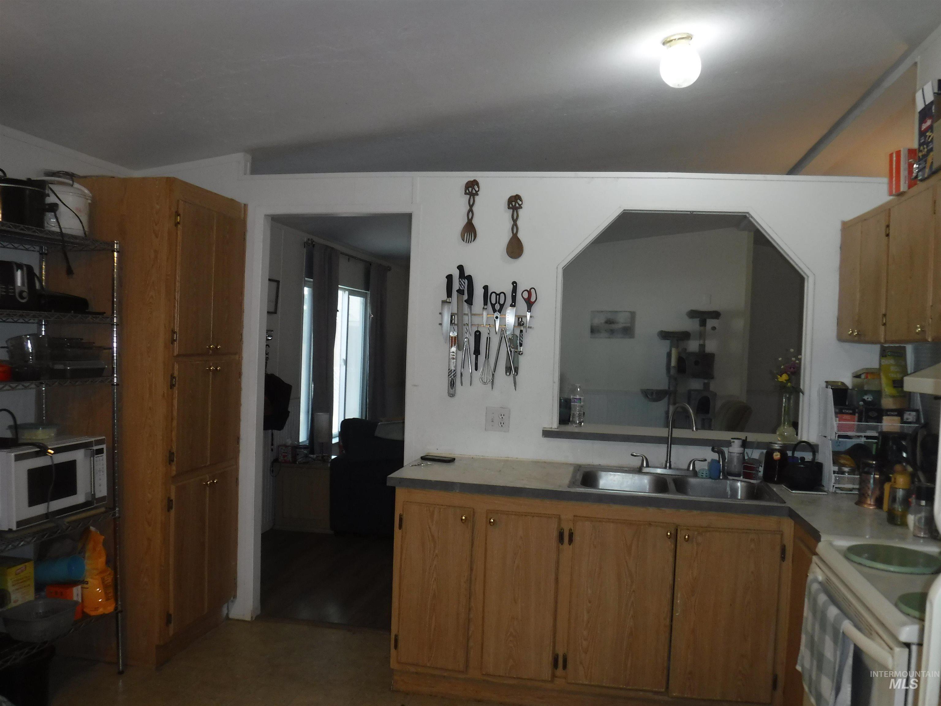 435 3rd Ave W Property Photo 13