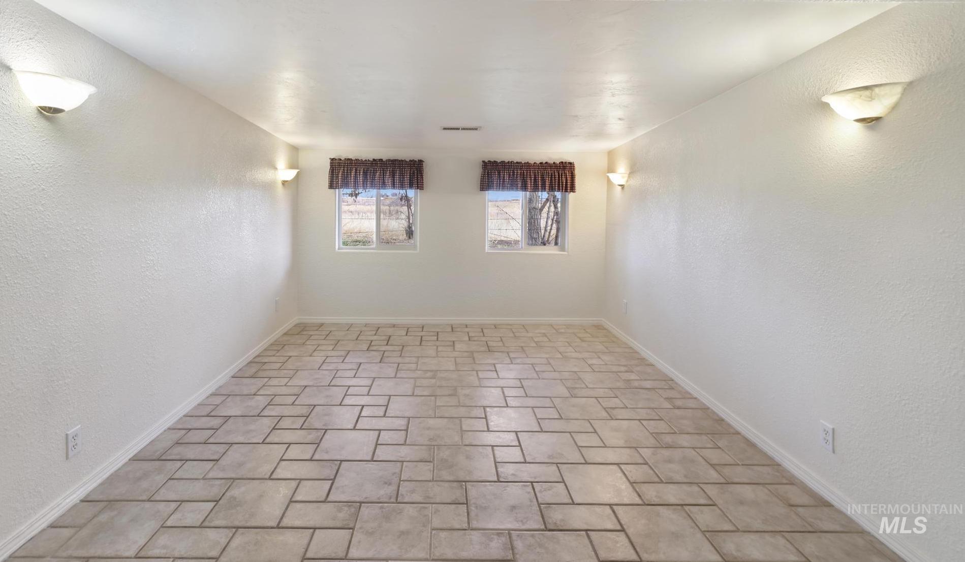 123 E 400 S Property Photo 18