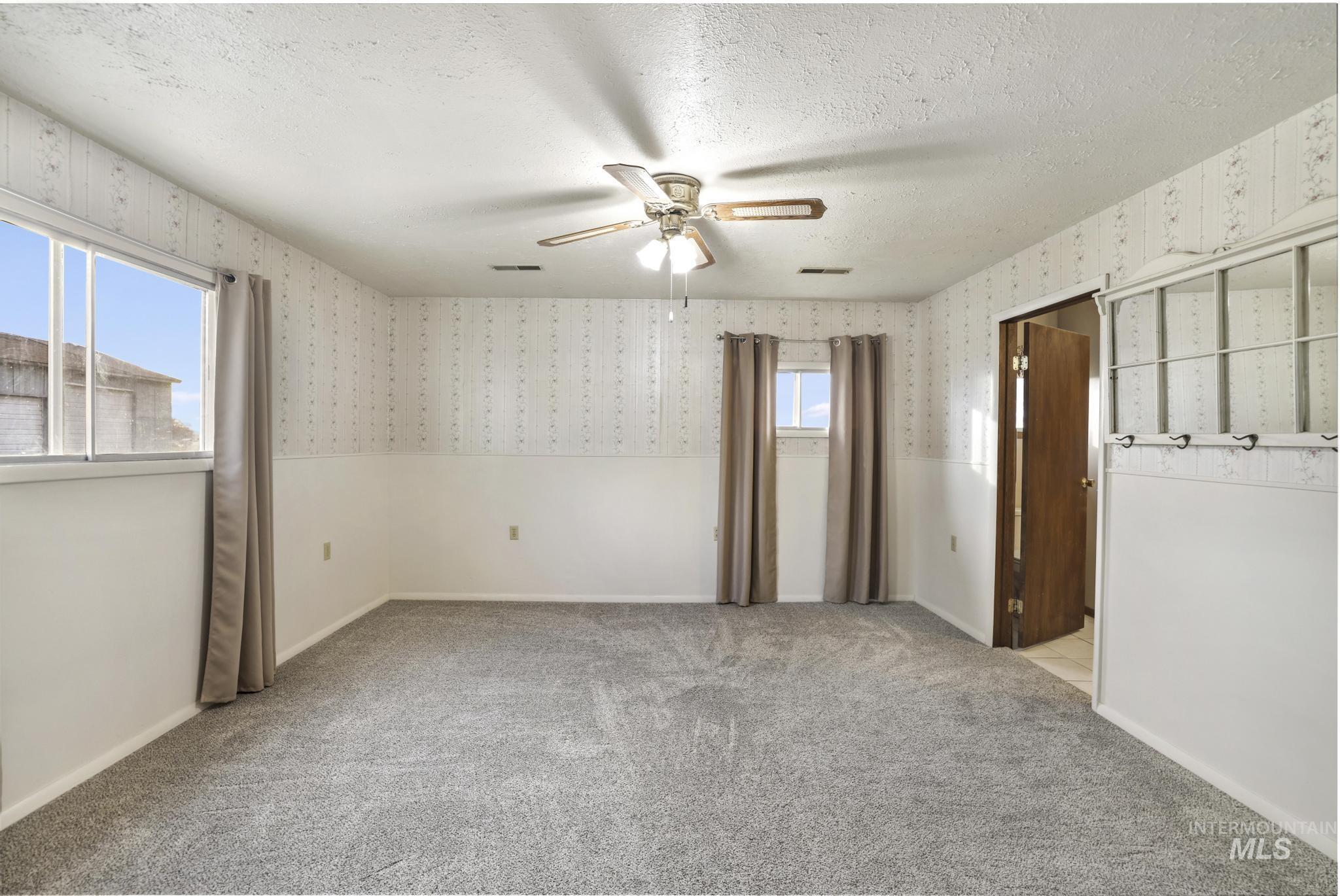 123 E 400 S Property Photo 24