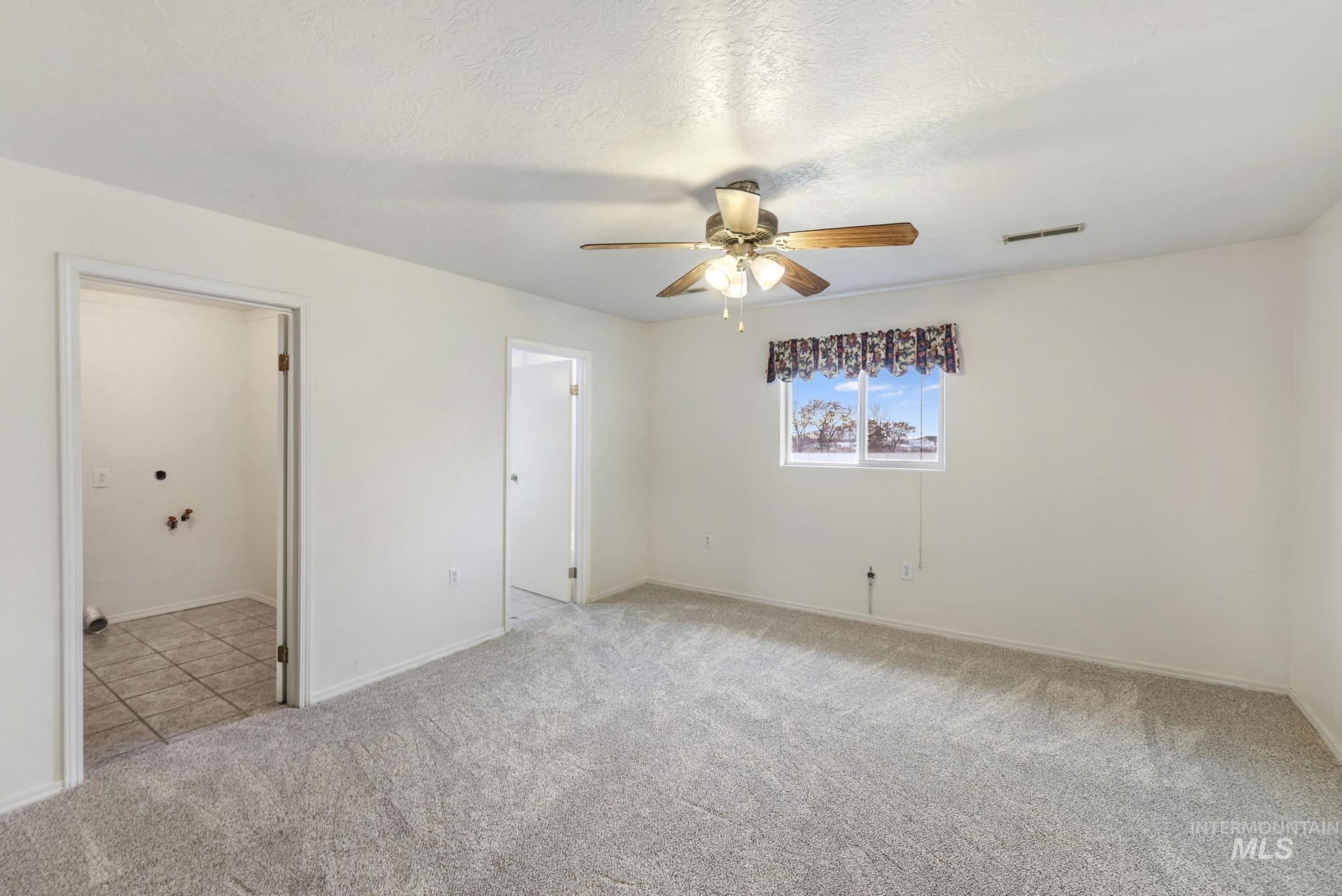 123 E 400 S Property Photo 28
