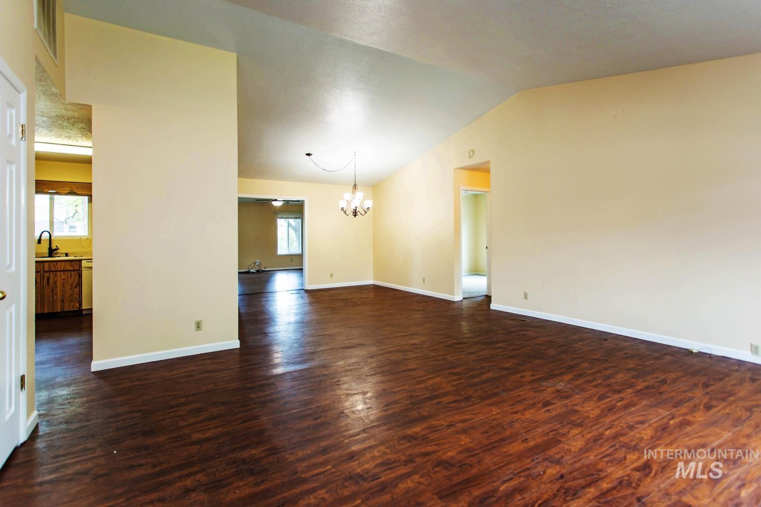 2572 Navajo Circle Property Photo 7