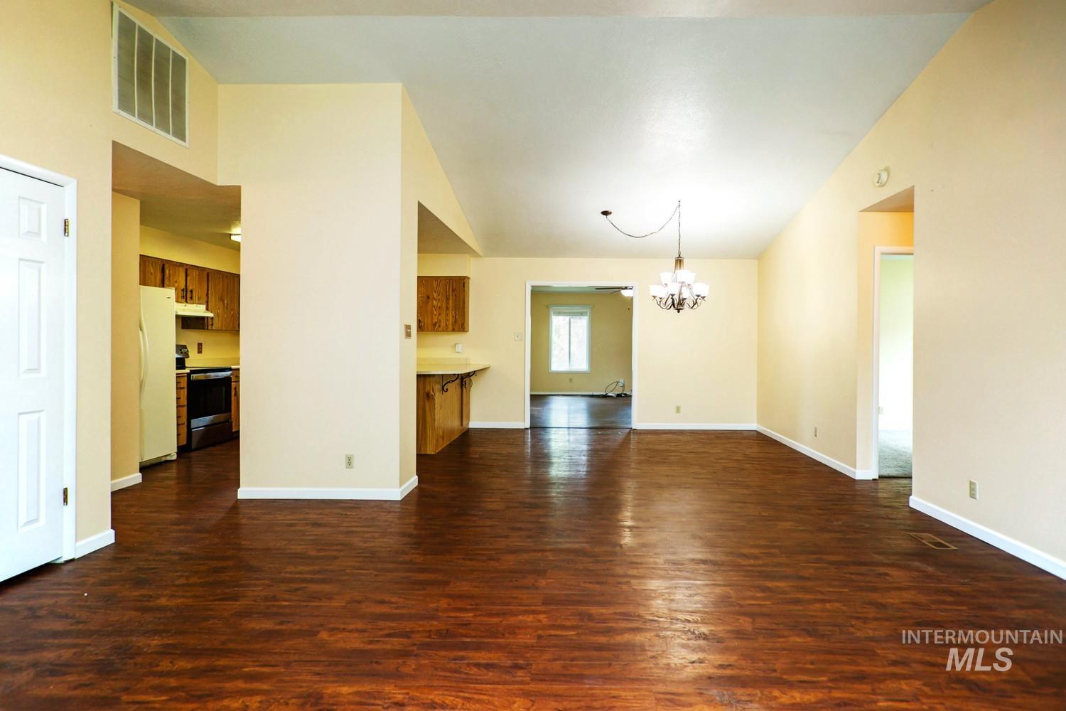2572 Navajo Circle Property Photo 8
