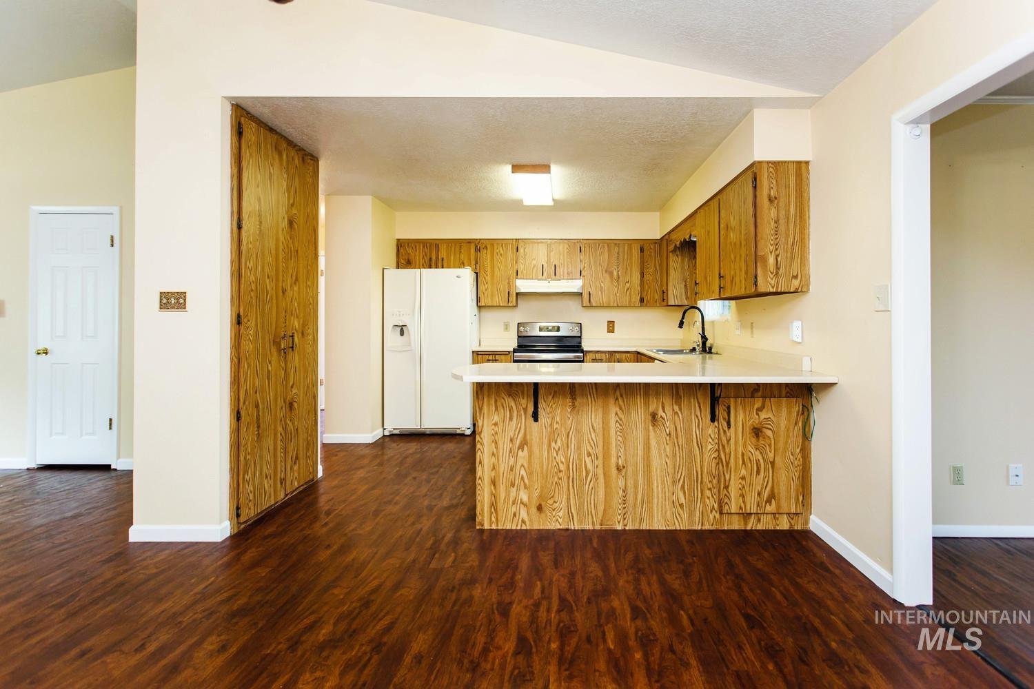 2572 Navajo Circle Property Photo 10