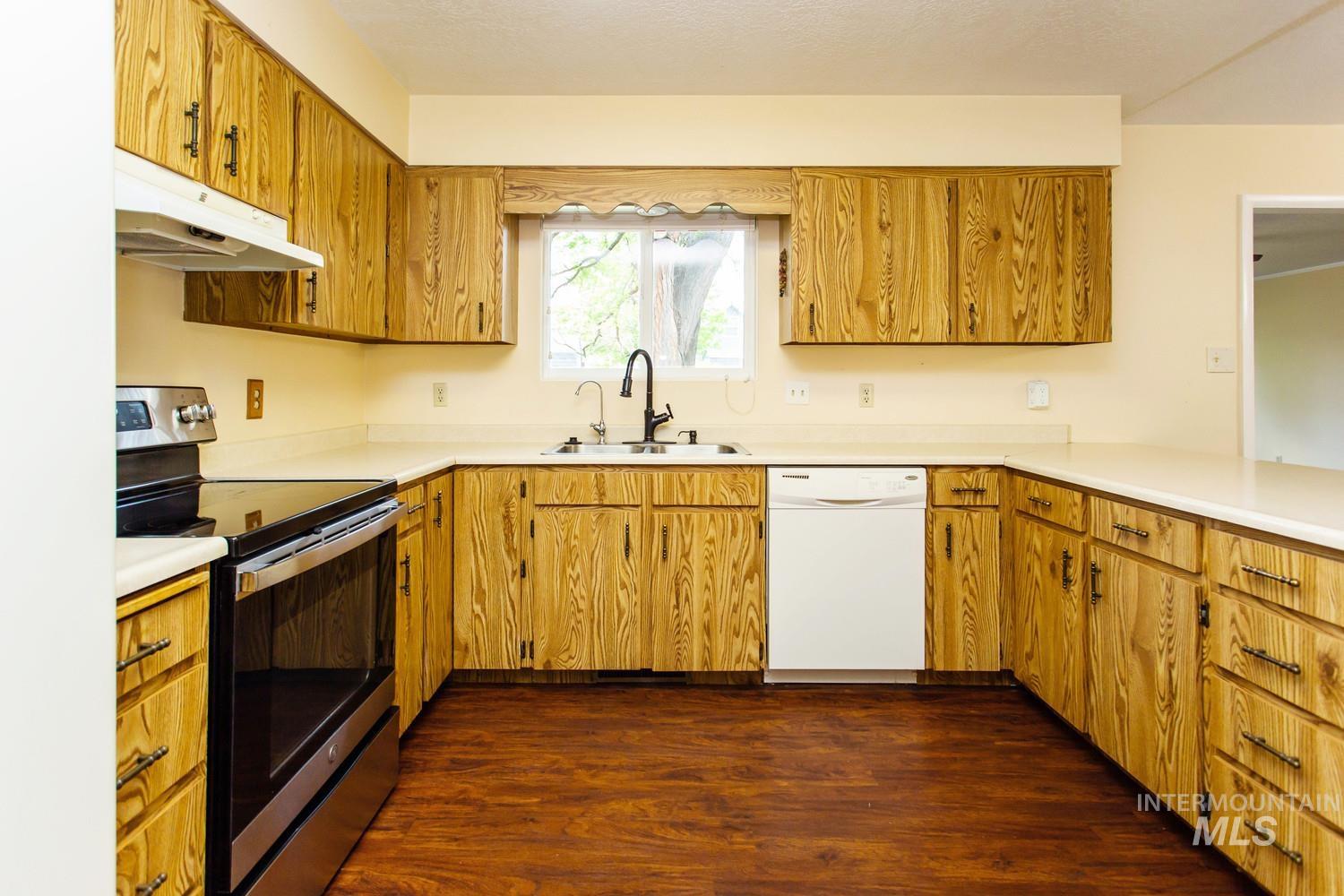 2572 Navajo Circle Property Photo 12