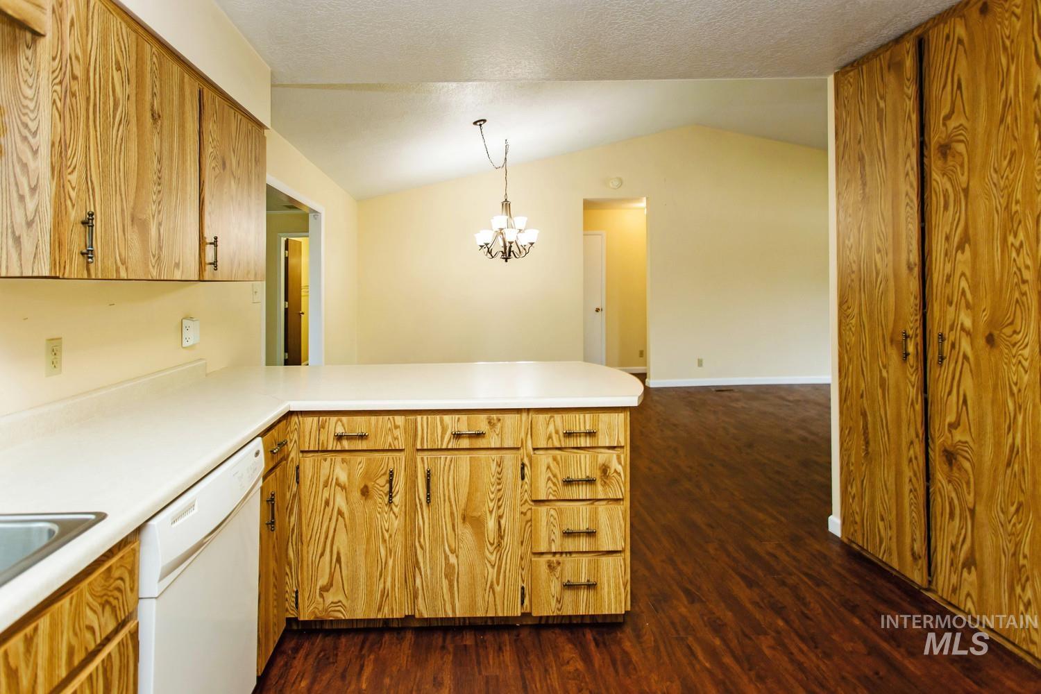 2572 Navajo Circle Property Photo 16