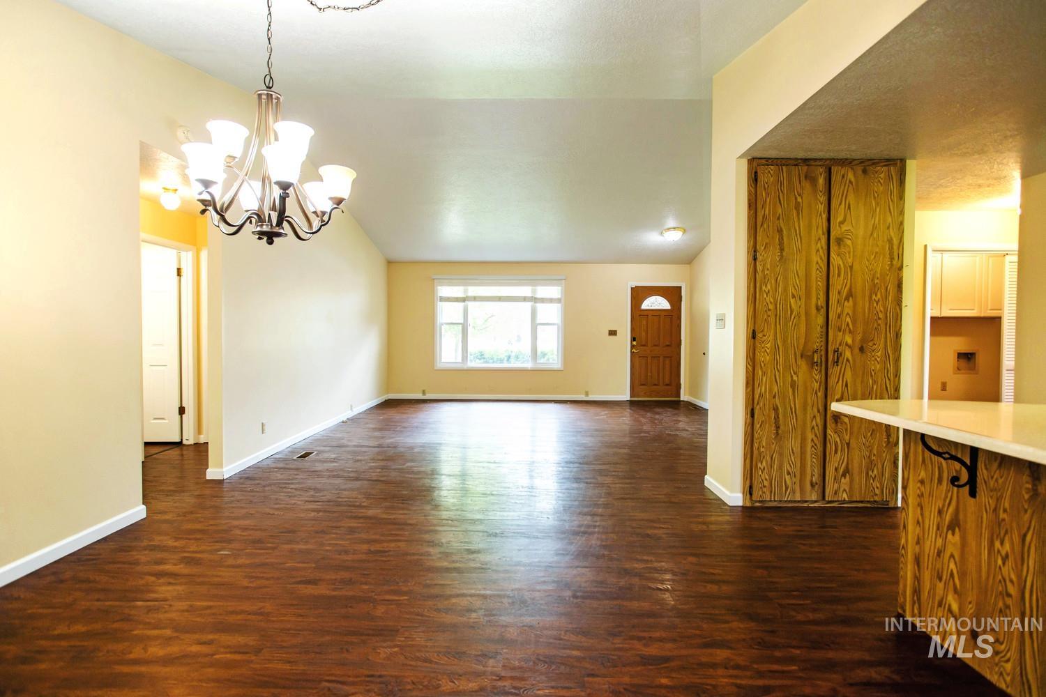 2572 Navajo Circle Property Photo 19