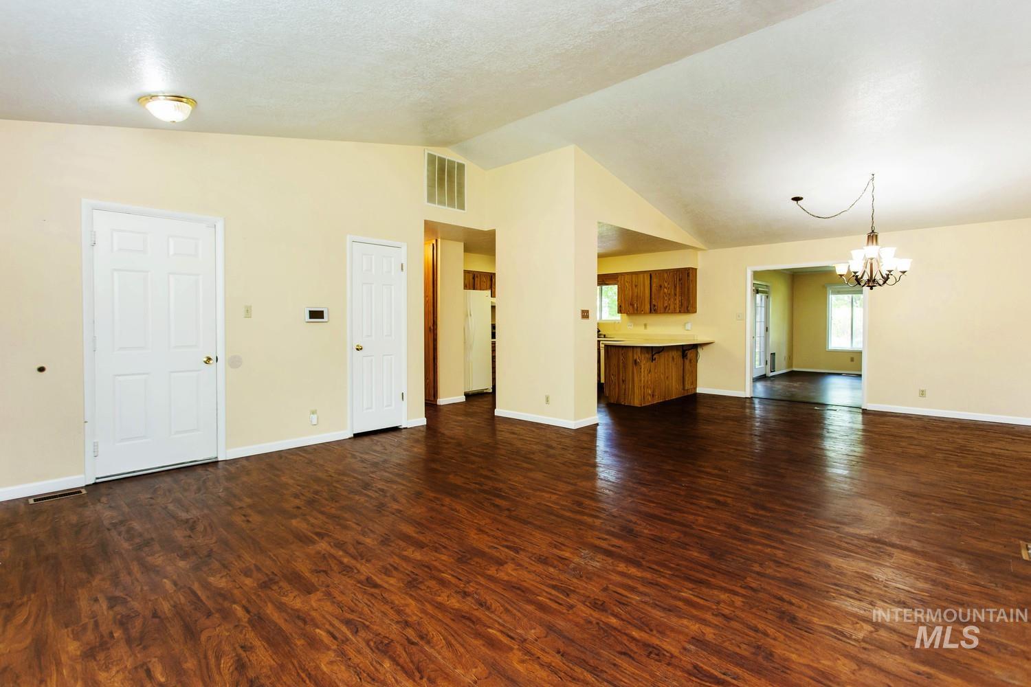 2572 Navajo Circle Property Photo 20