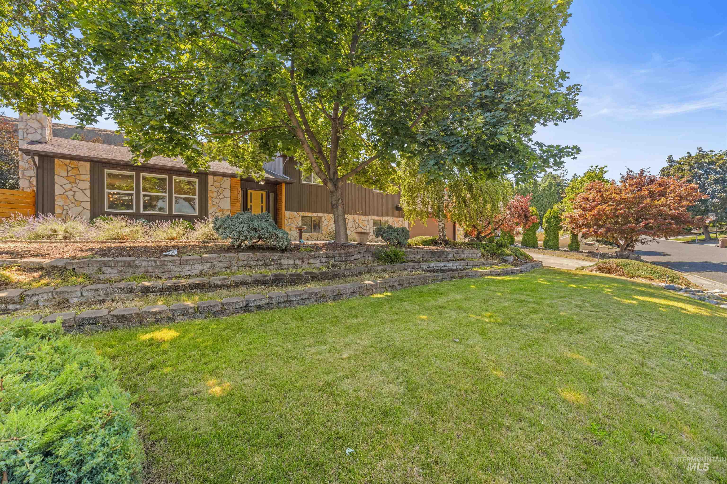 3435 Selway Dr Property Photo 2