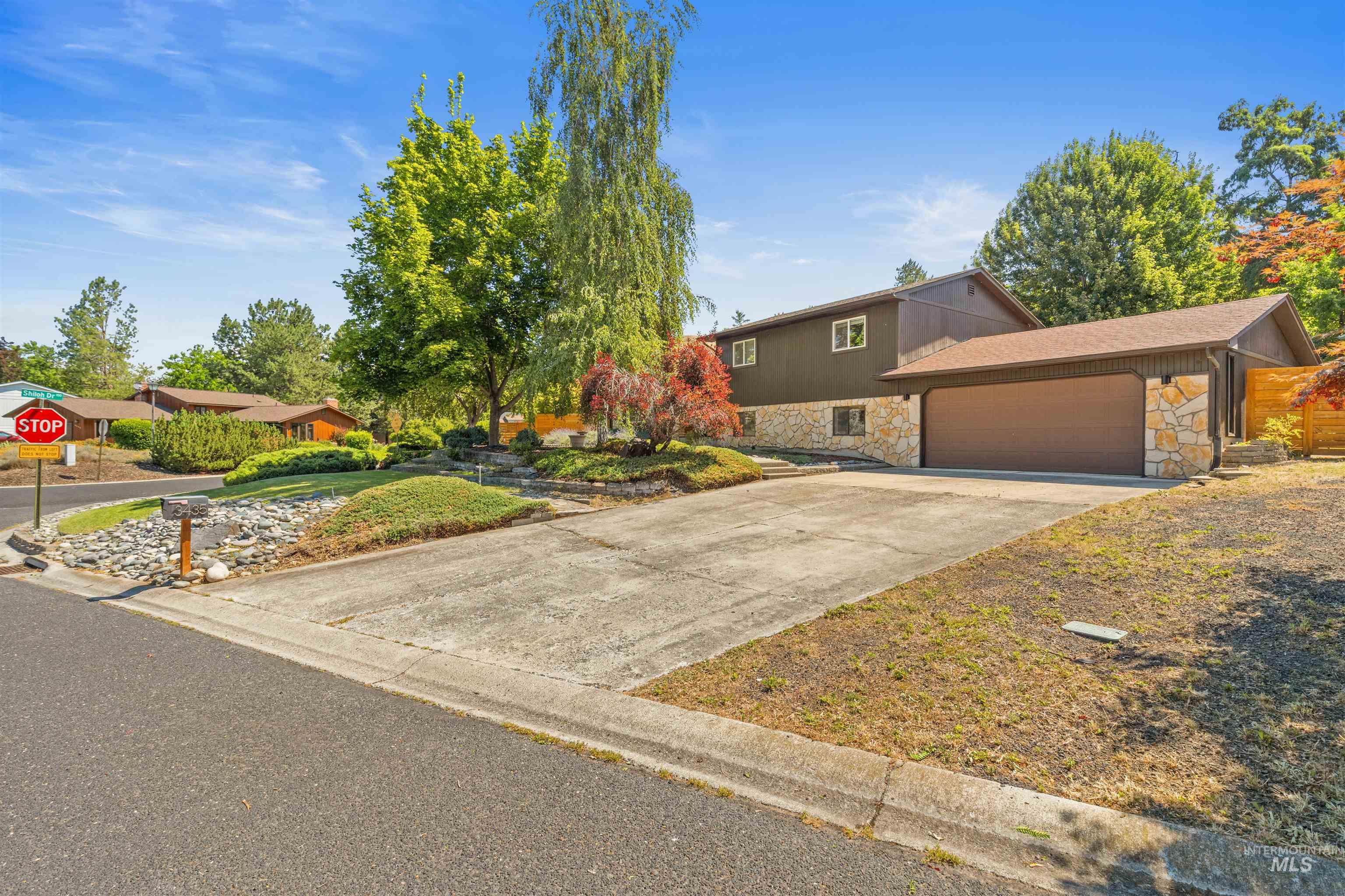 3435 Selway Dr Property Photo 3
