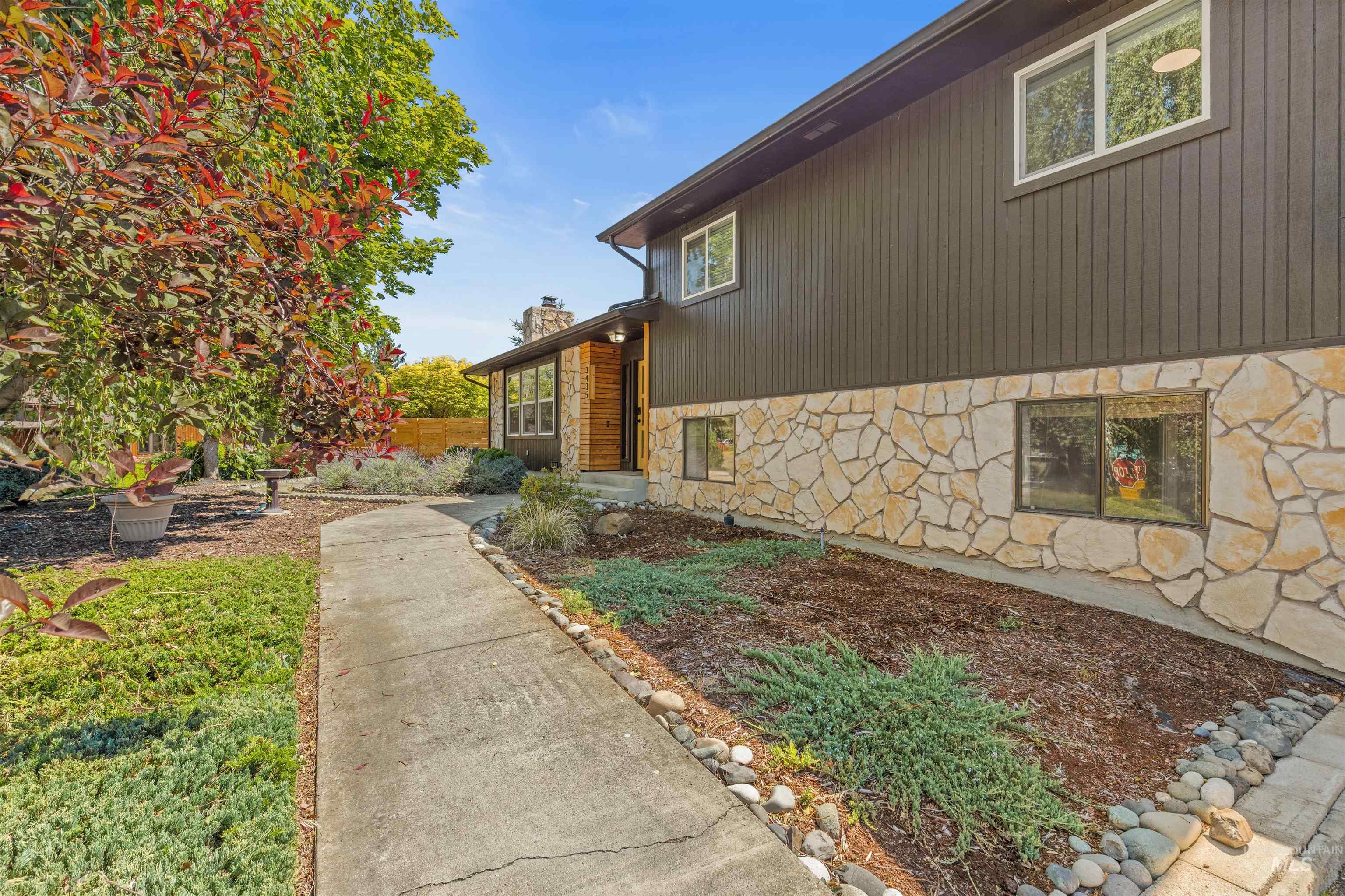 3435 Selway Dr Property Photo 4