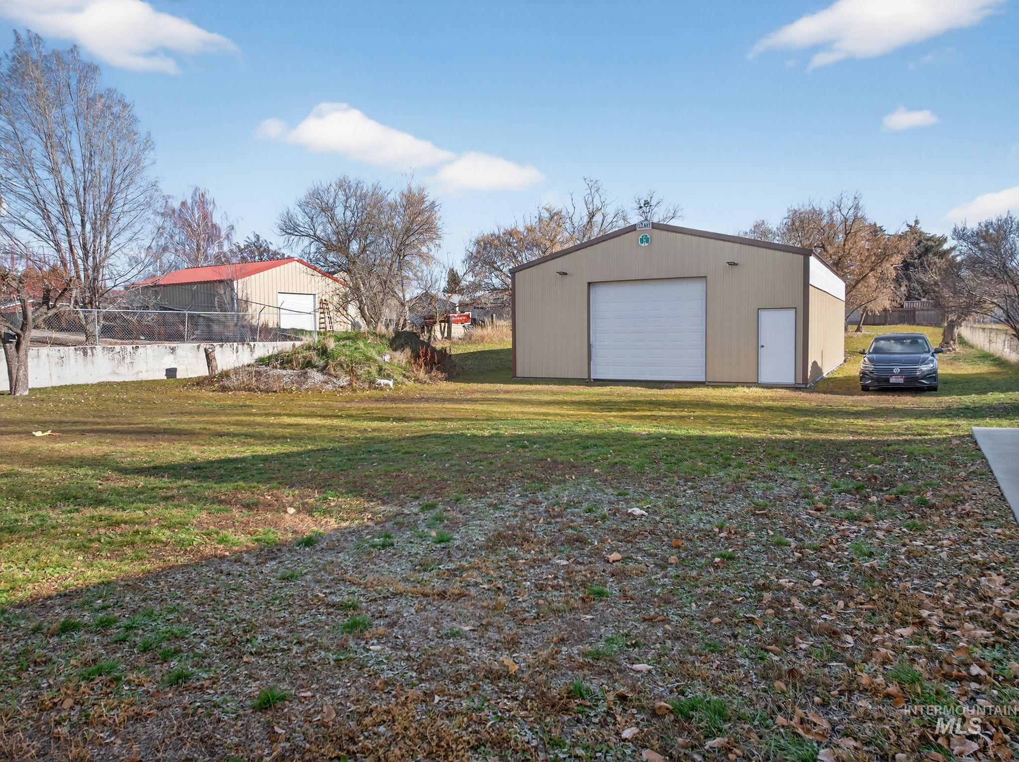 49 S 4th W Property Photo 1